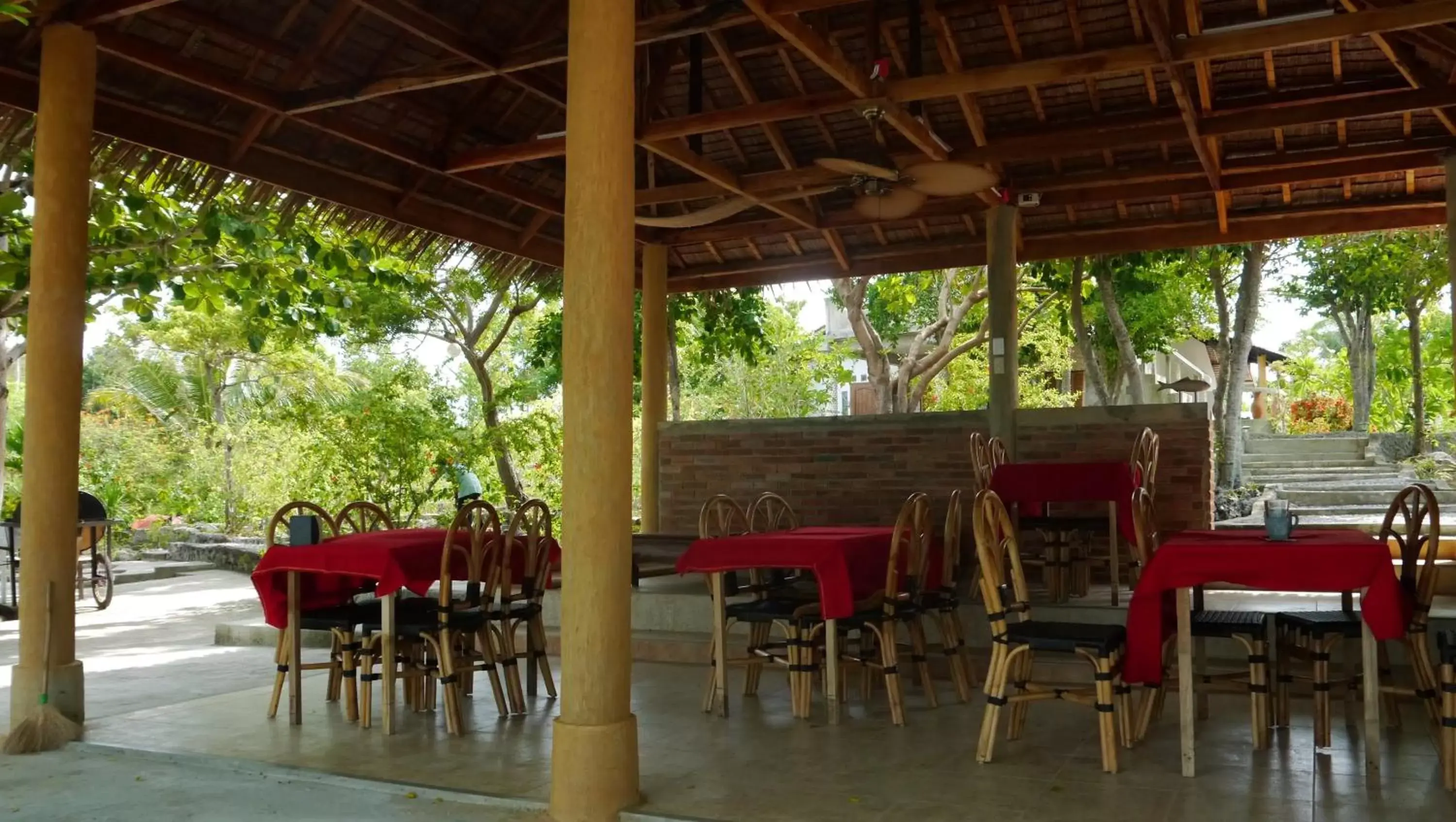 Lounge or bar, Restaurant/Places to Eat in Moalboal T Breeze Coastal Resort