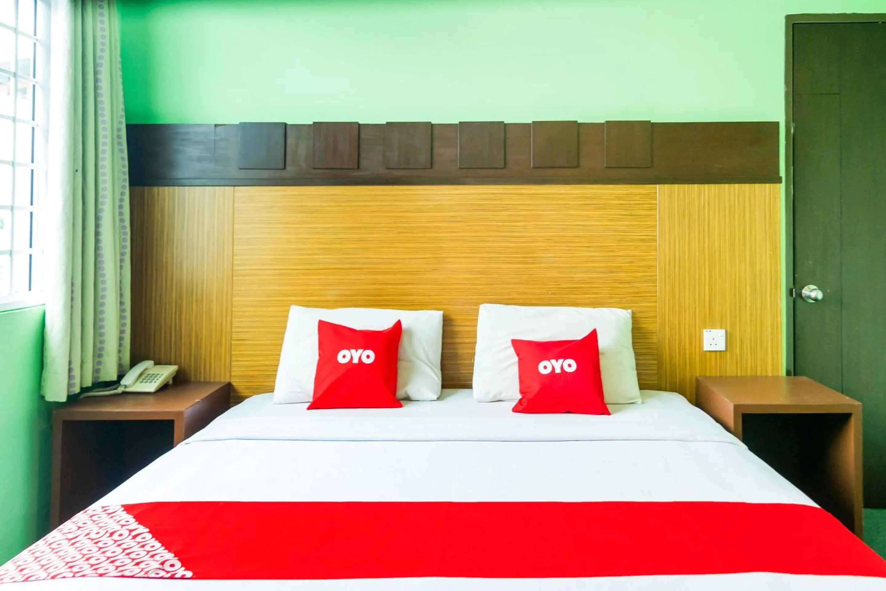 Bedroom, Bed in OYO 89408 Royal Hotel