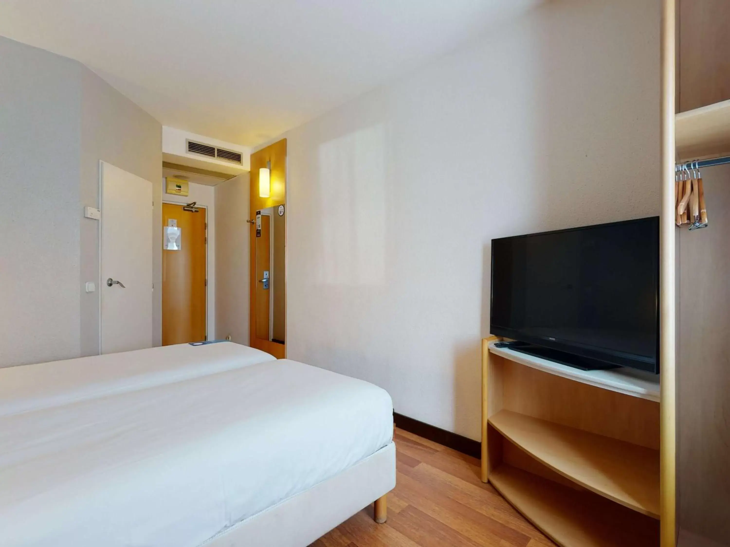 Room with 2 Single Beds in Ibis Bratislava Centrum