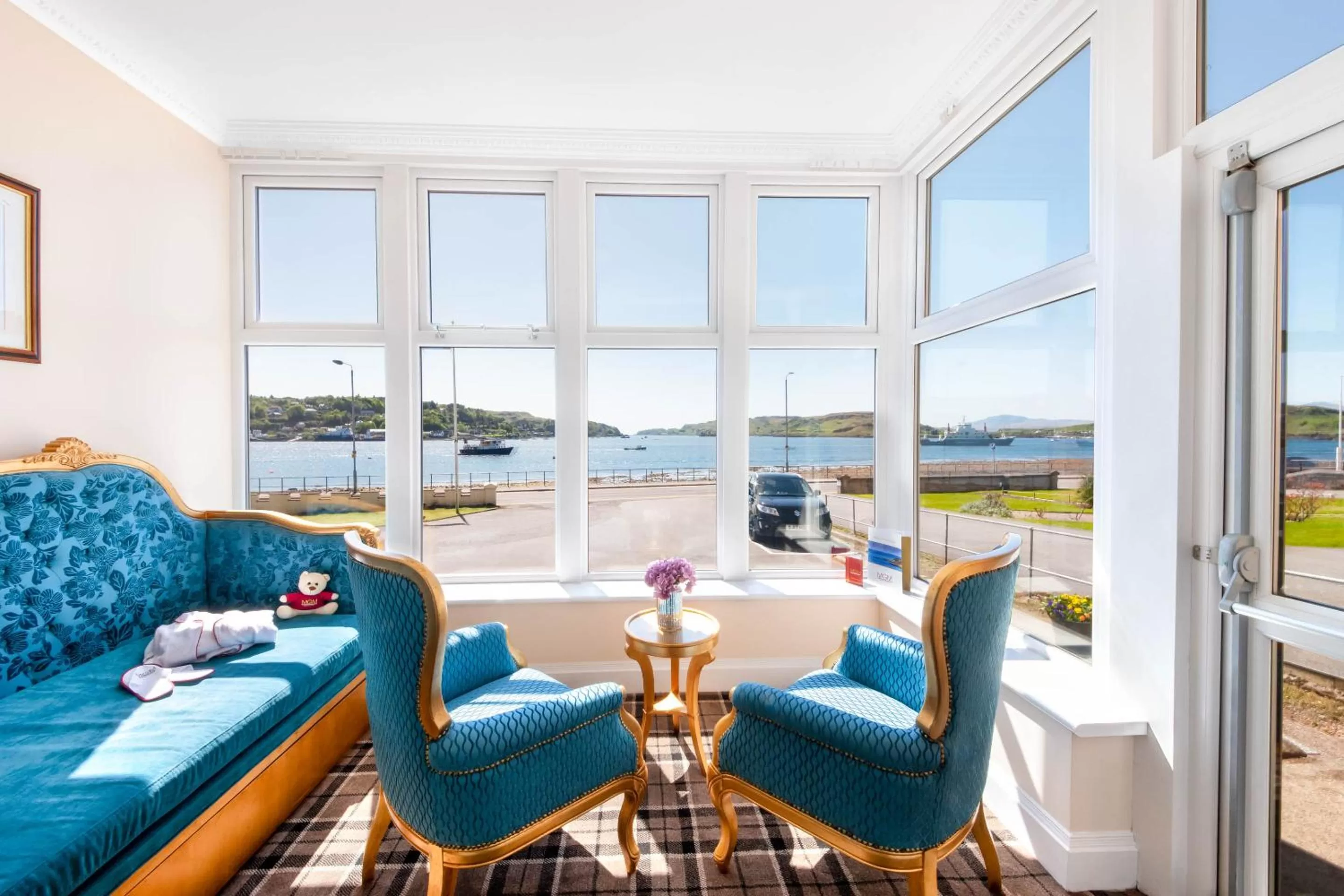 Seating area in Muthu Alexandra Hotel