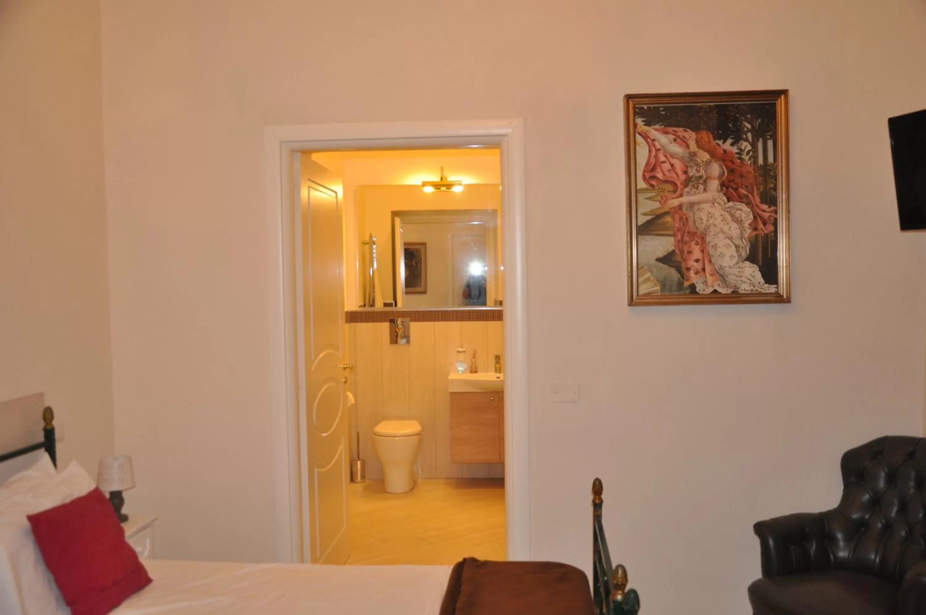 Photo of the whole room in Domus Borbonica