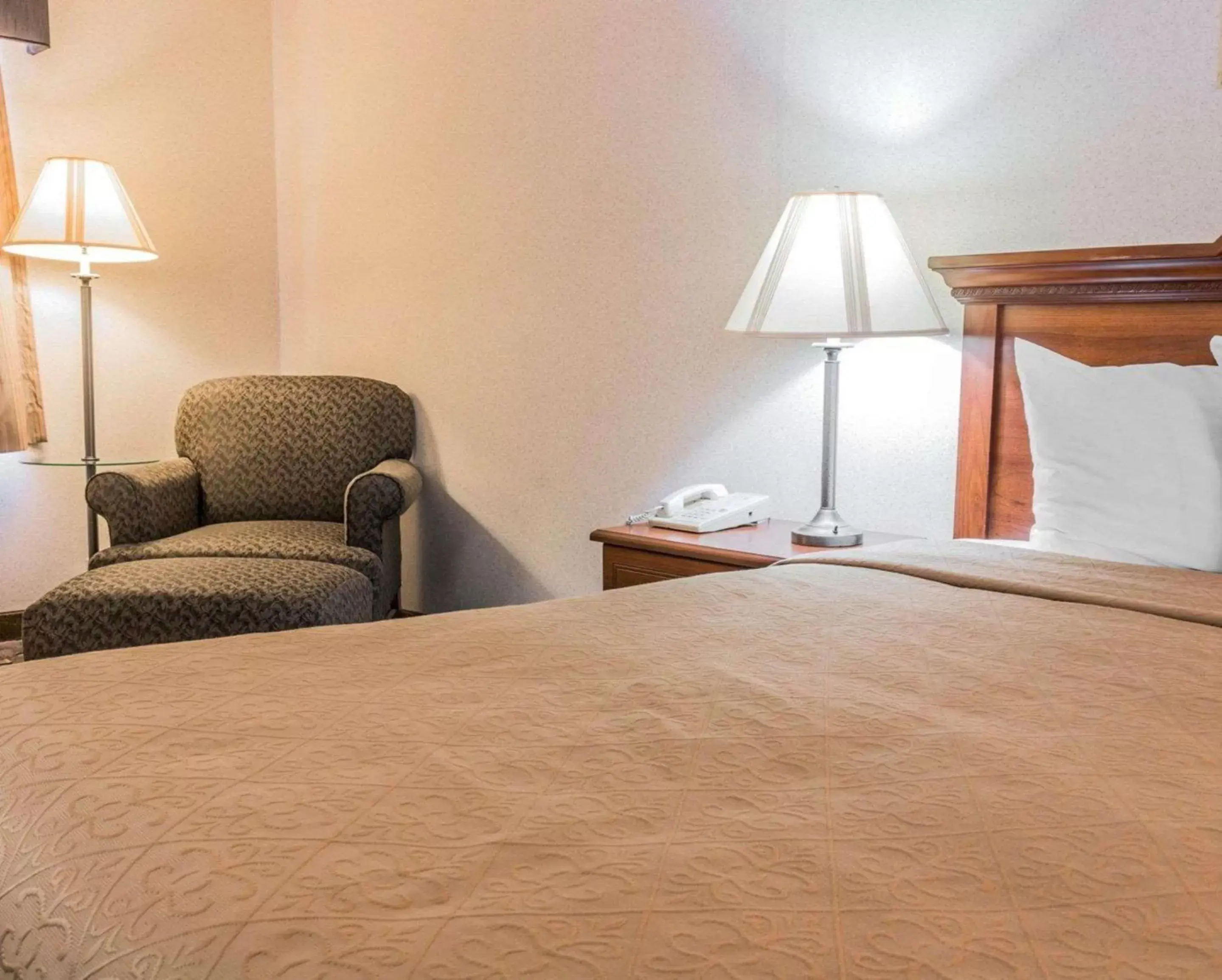 Photo of the whole room, Bed in Quality Inn Grand Rapids North Photo of the whole room, Bed in Quality Inn Grand Rapids North