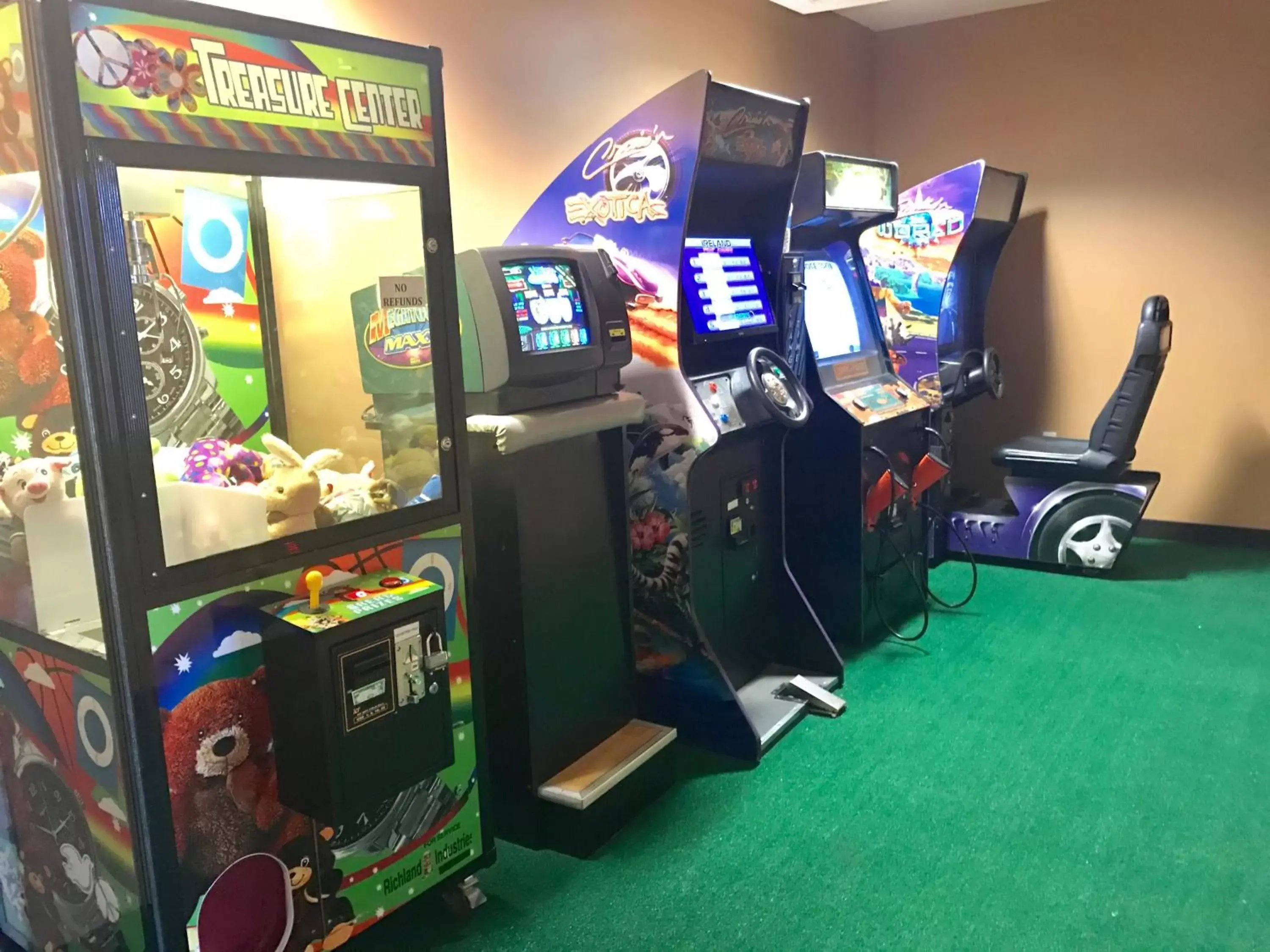 Game Room, Casino in Cabot Inn & Suites