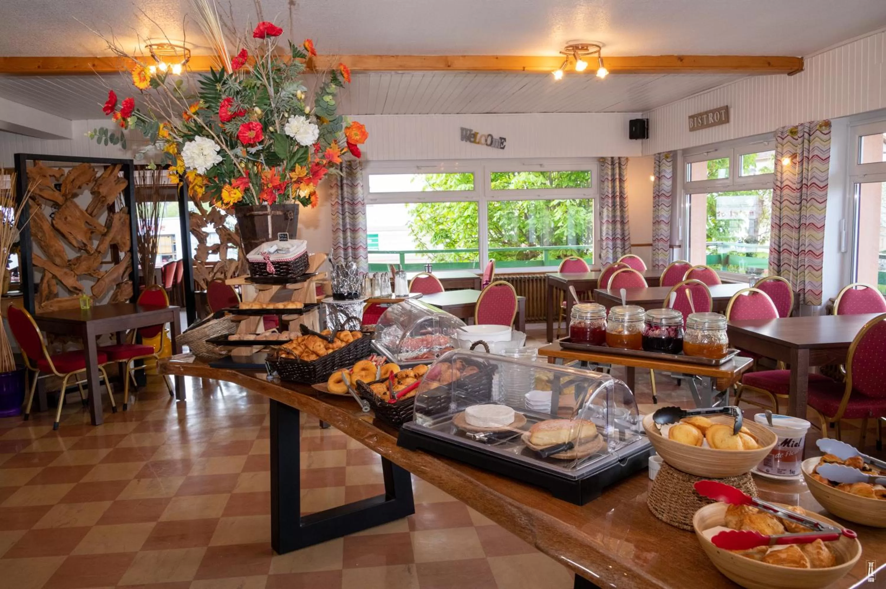 Breakfast in Hotel De La Route Verte