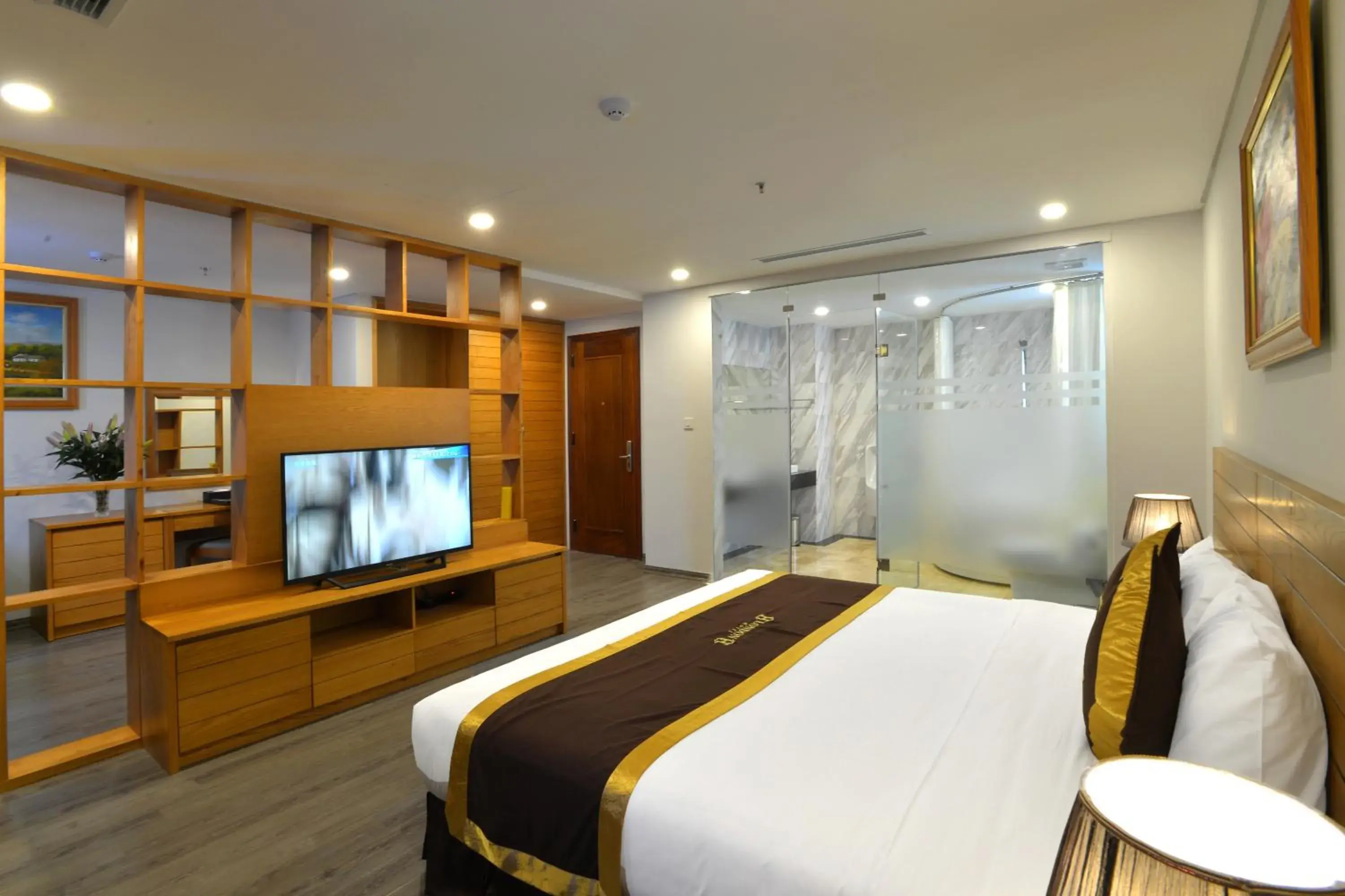 Bed, Room Photo in London Hanoi Hotel