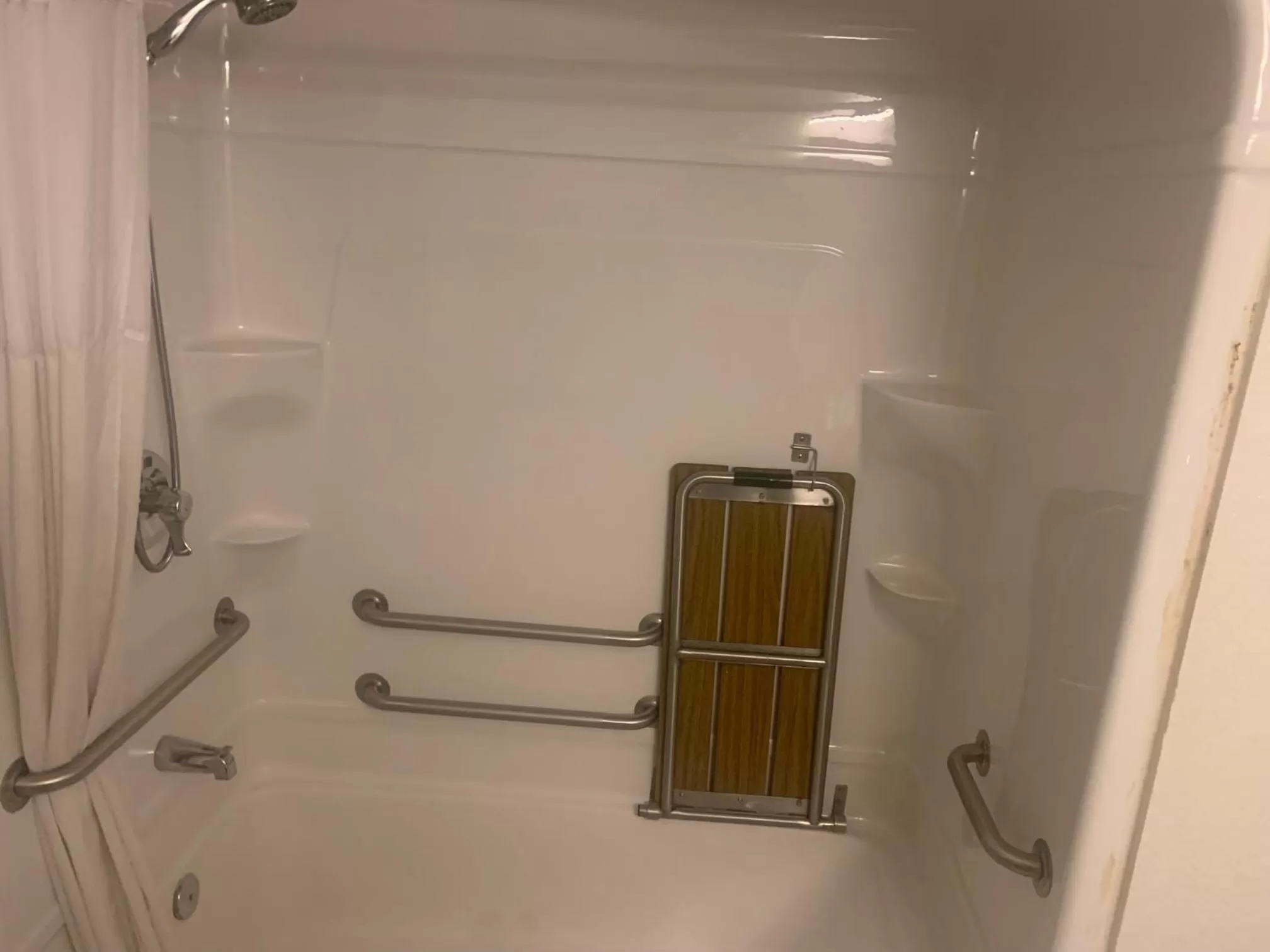 Quadruple Room with Two Queen Beds and Tub - Non Smoking in Quality Inn Yuba City-Marysville