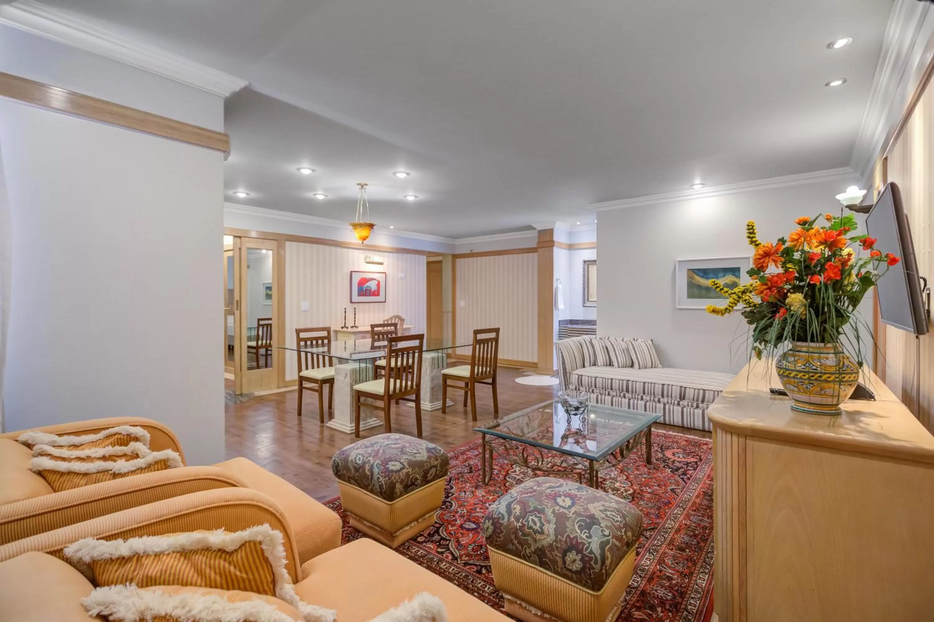 Living room, Bed in Slaviero Londrina Flat