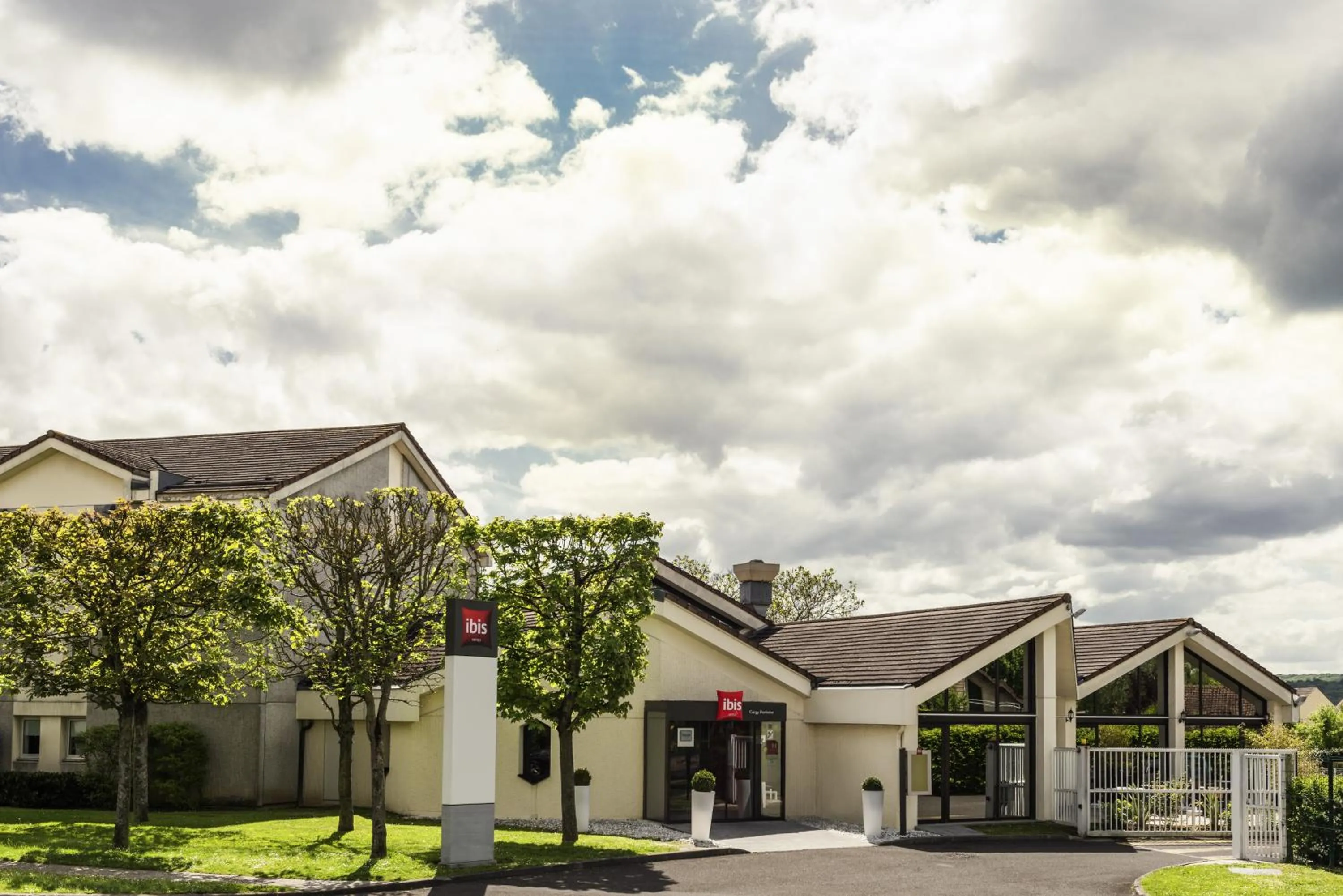 Property building in ibis Cergy Pontoise Le Port