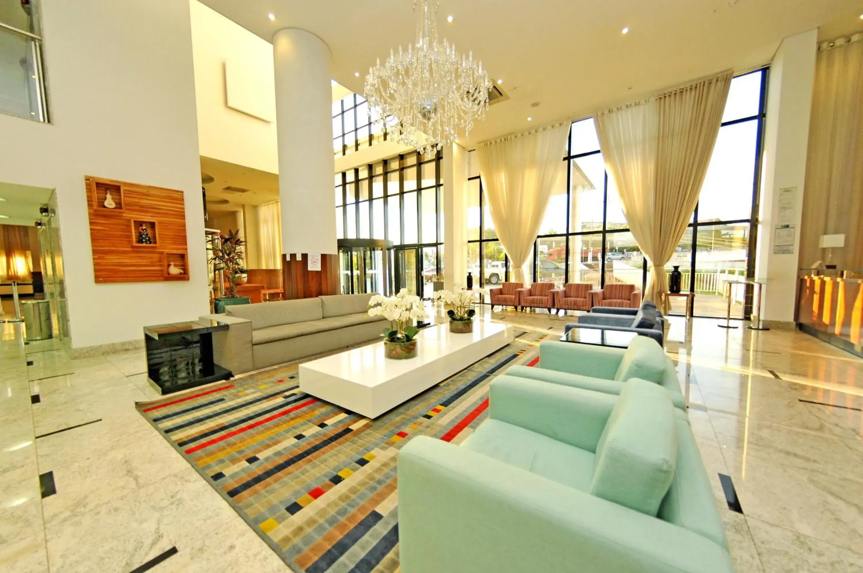 Lobby or reception, Seating Area in Holiday Inn Cuiaba, an IHG Hotel