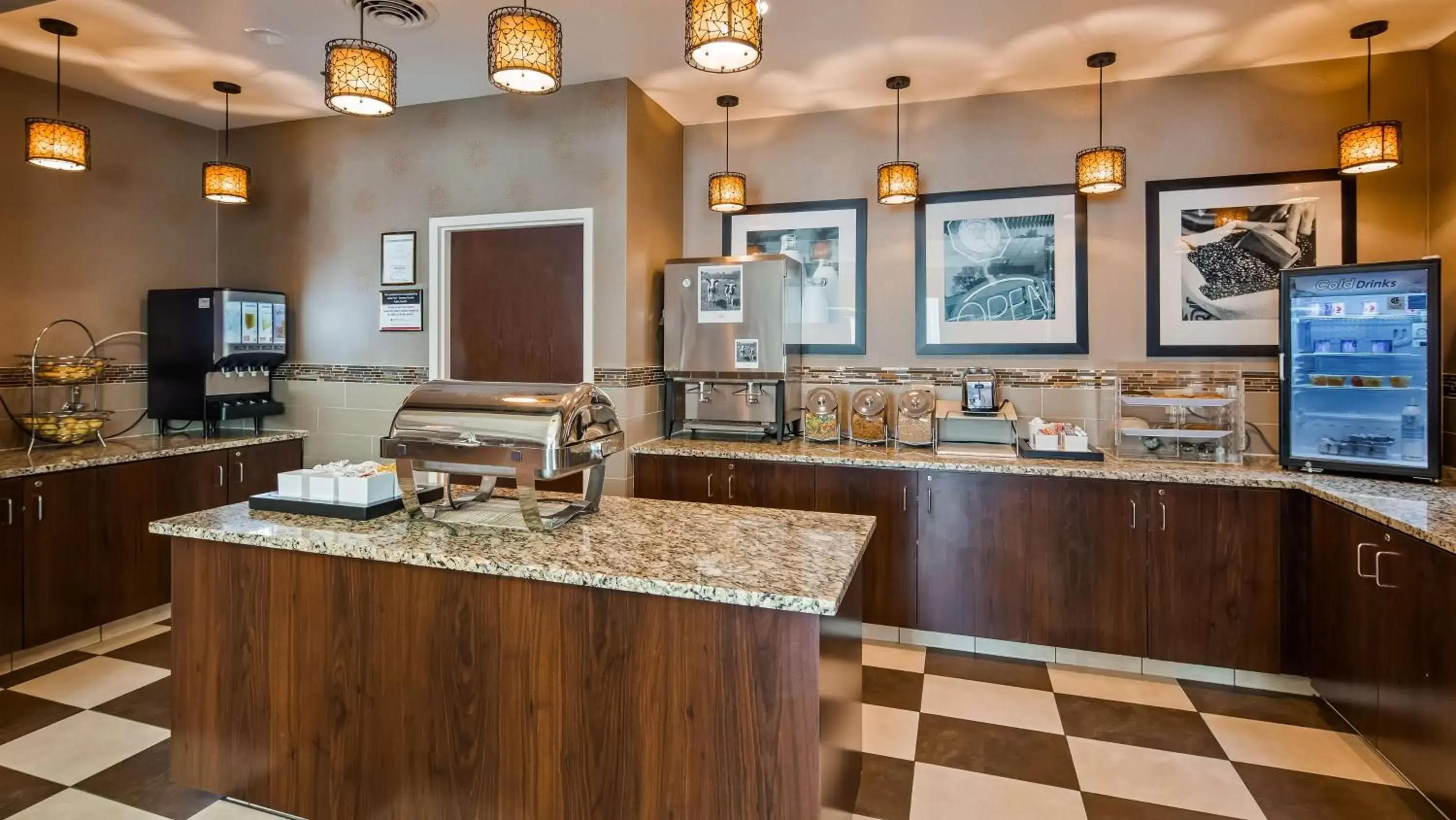 Restaurant/places to eat, Kitchen/Kitchenette in Best Western Plus St. Paul North/Shoreview
