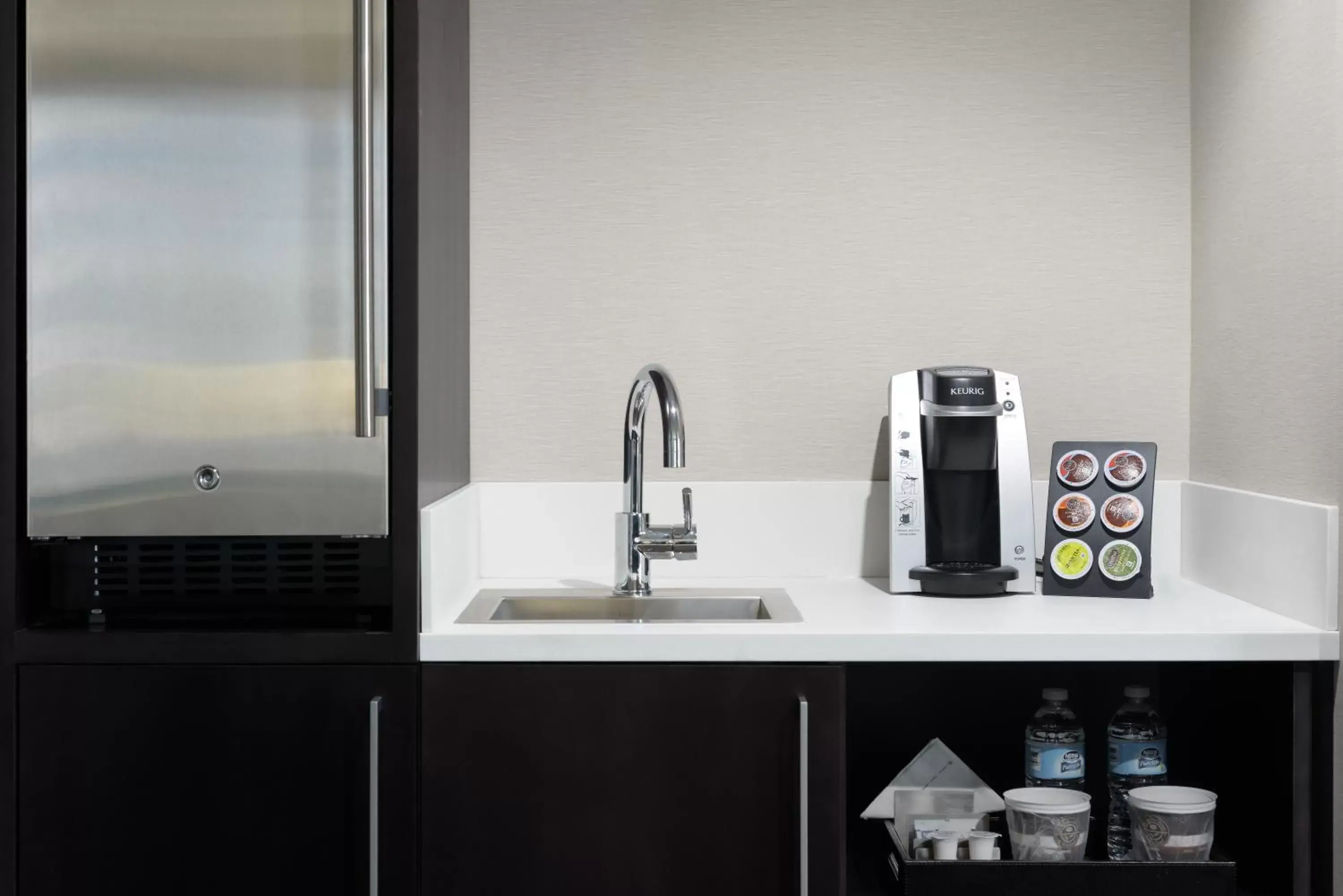 Coffee/tea facilities, Bathroom in Hilton Woodland Hills/ Los Angeles