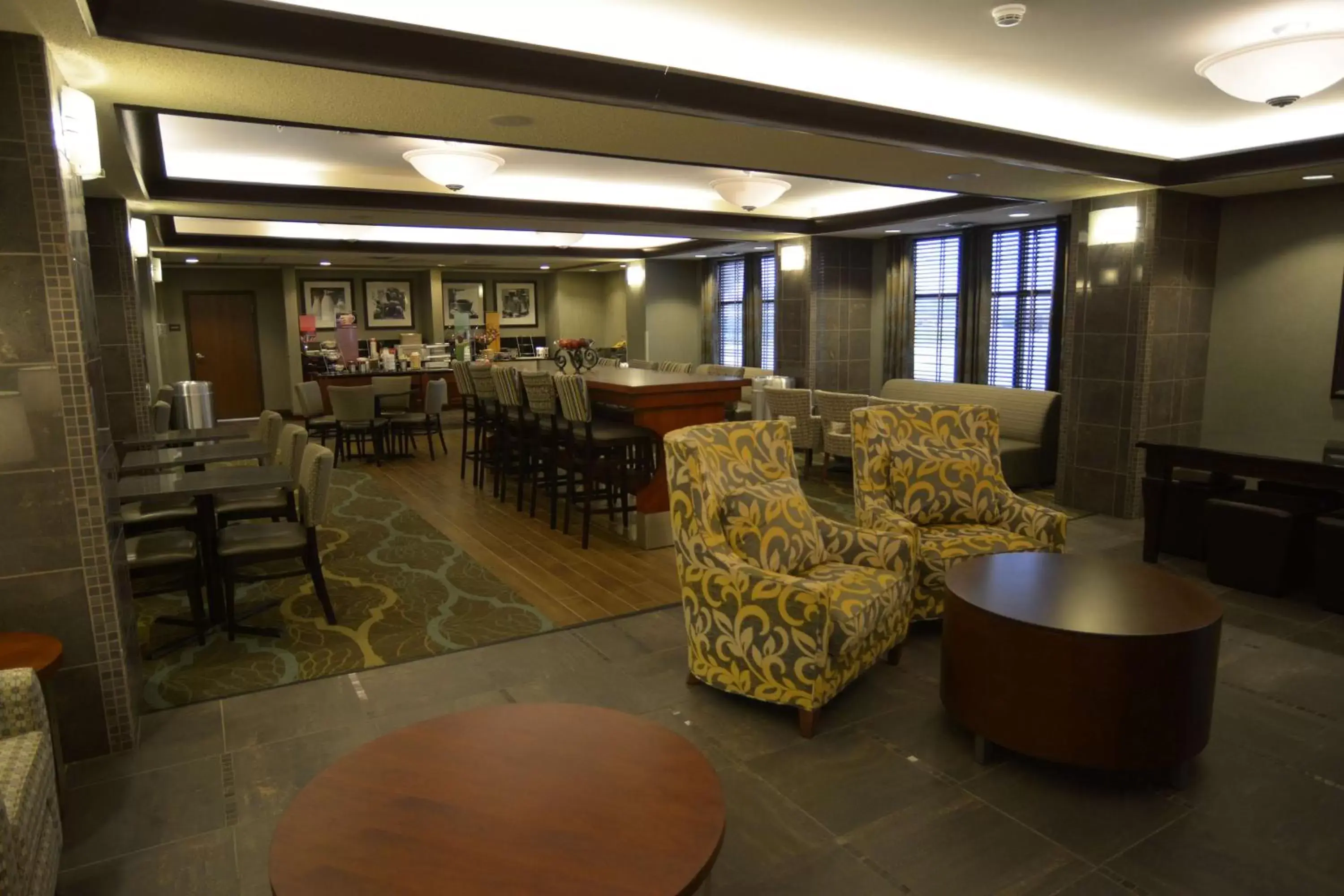 Lobby or reception, Lounge/Bar in Hampton Inn Warsaw