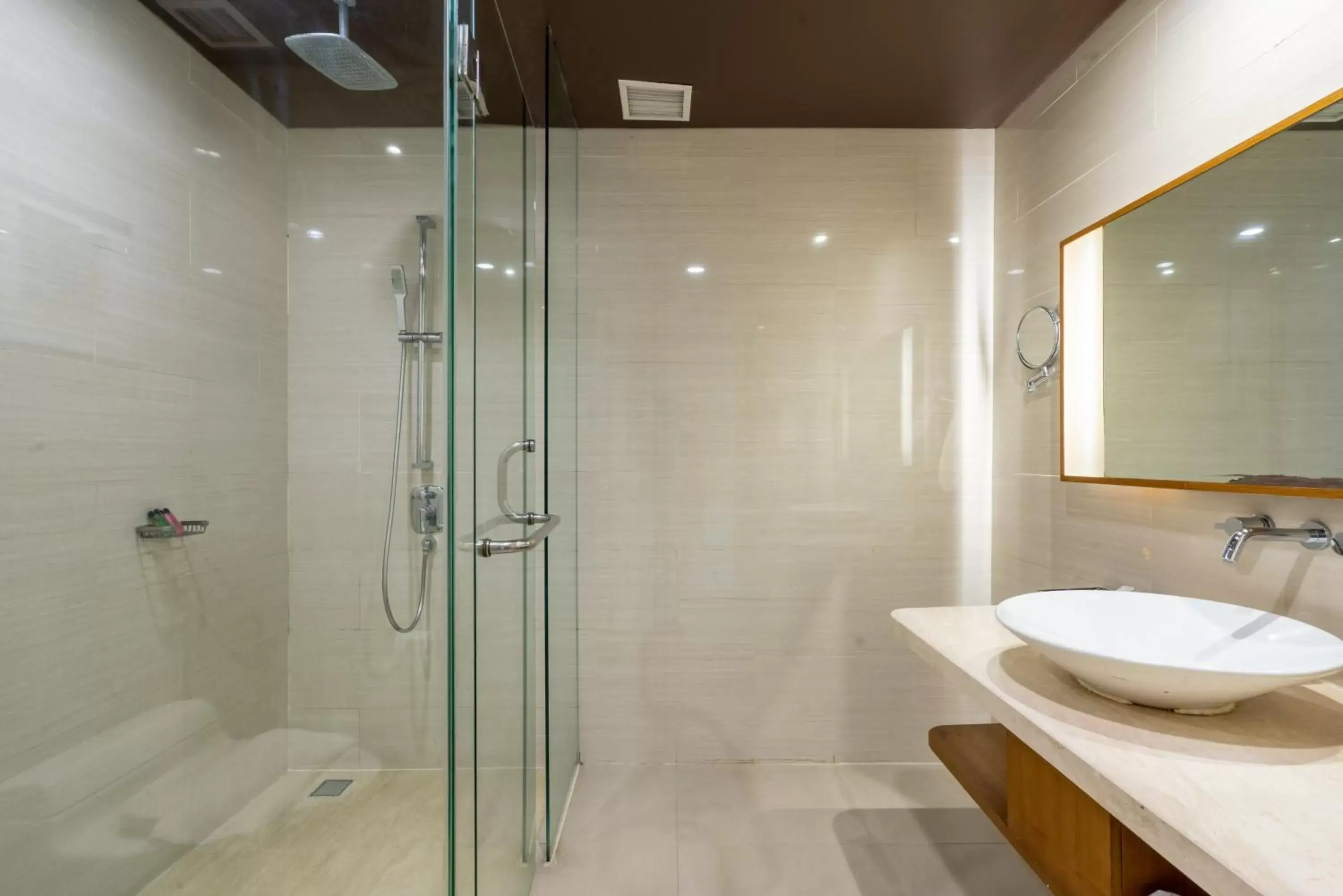 Shower, Bathroom in Vouk Hotel and Suites