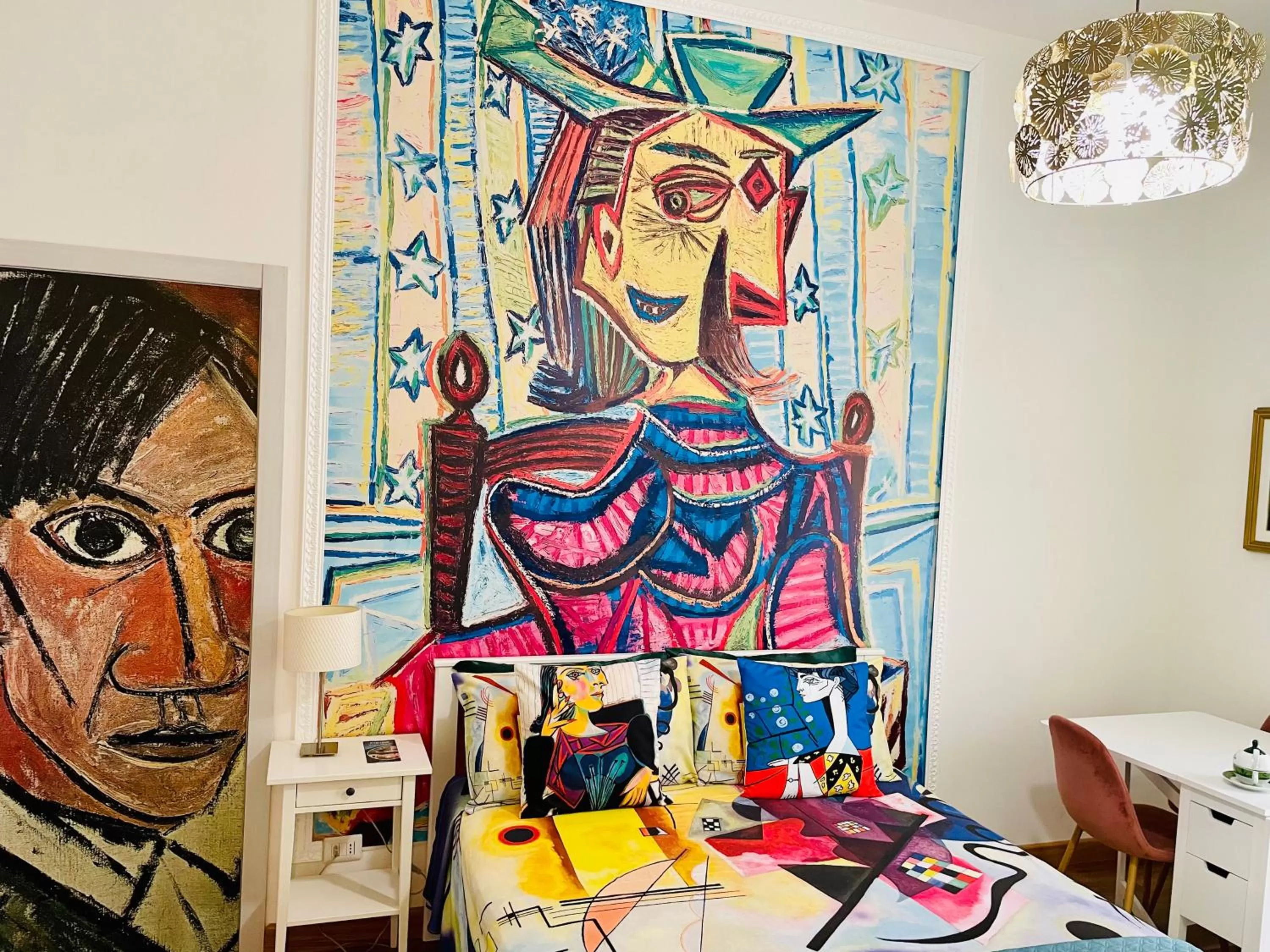 Photo of the whole room in ConteMax ArtHouse