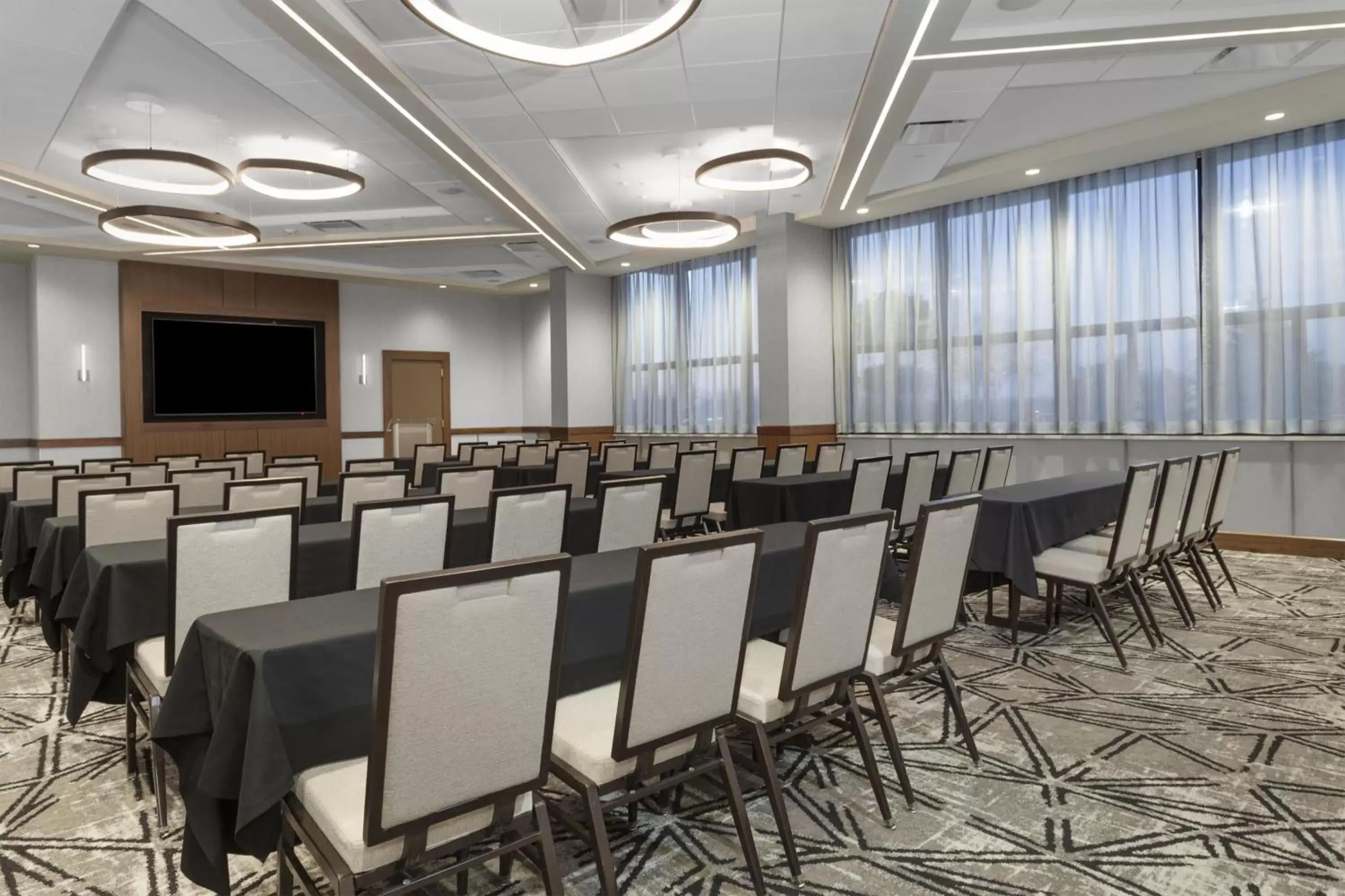 Meeting/conference room in Crowne Plaza Lansing West, an IHG Hotel
