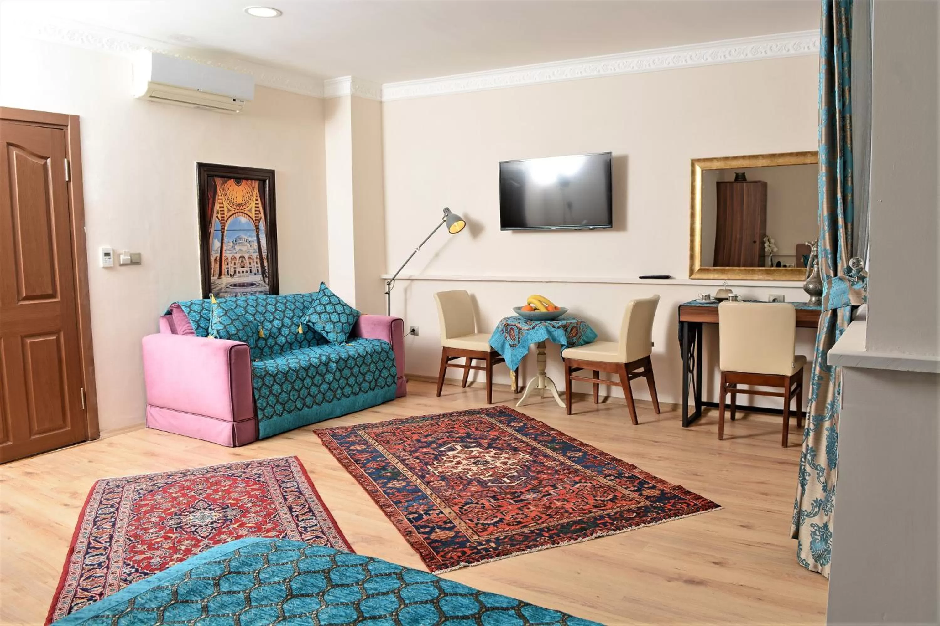 Communal lounge/ TV room in Sphendon Hotel