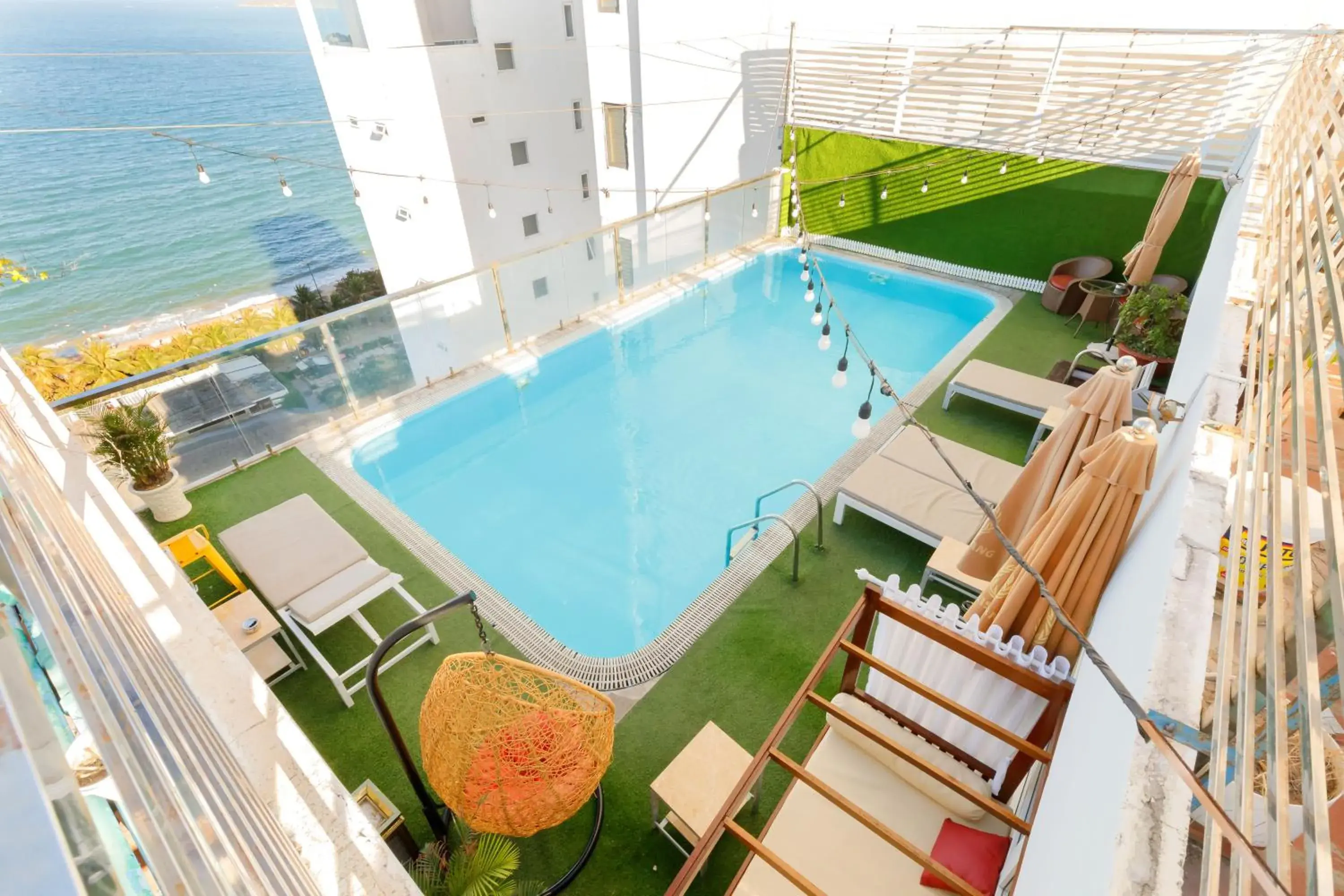 Bird's eye view in Paris Luxury Hotel & Apartment Nha Trang Bird's eye view in Paris Luxury Hotel & Apartment Nha Trang