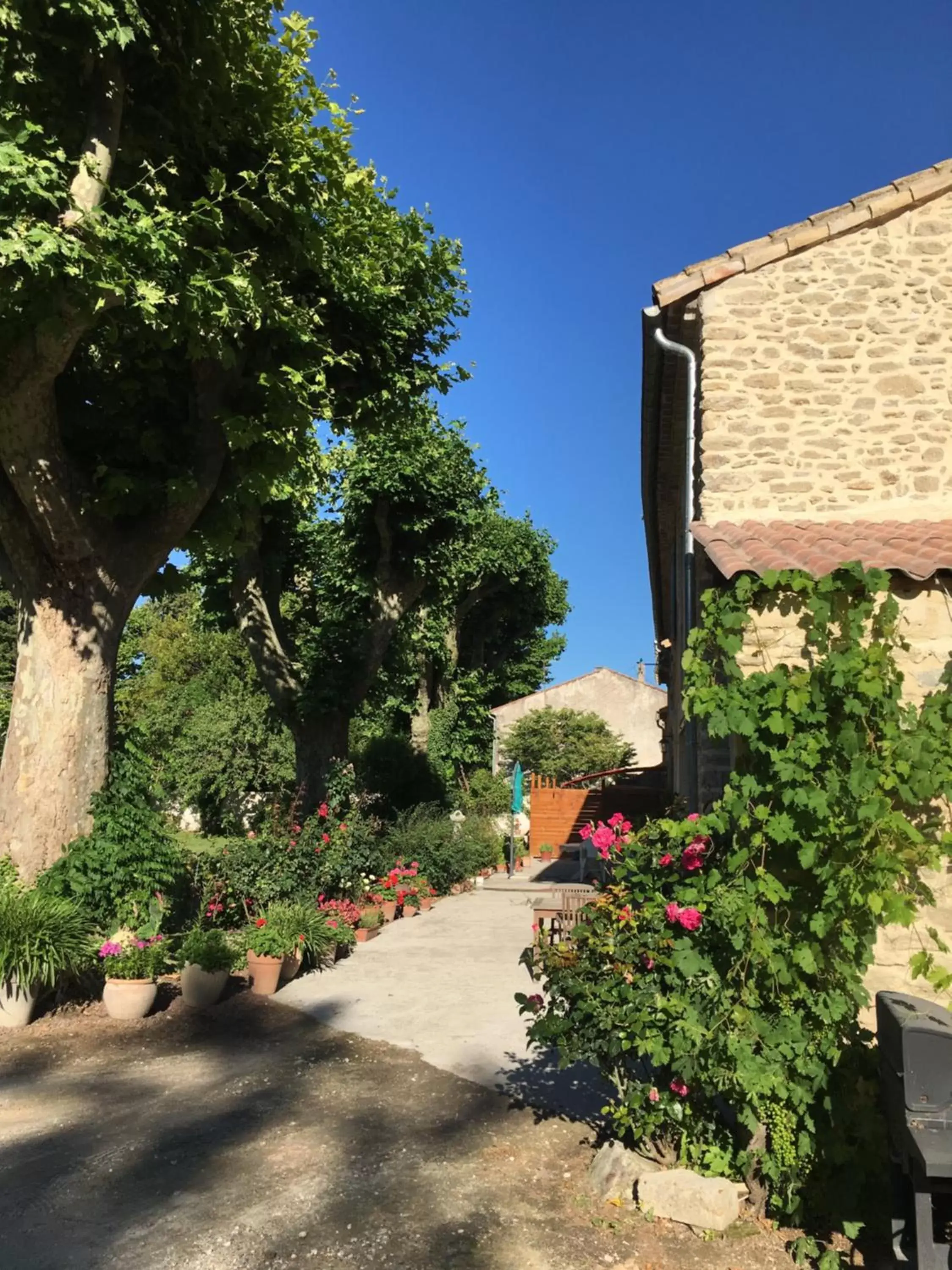 Facade/entrance, Property Building in Désir'ôôm