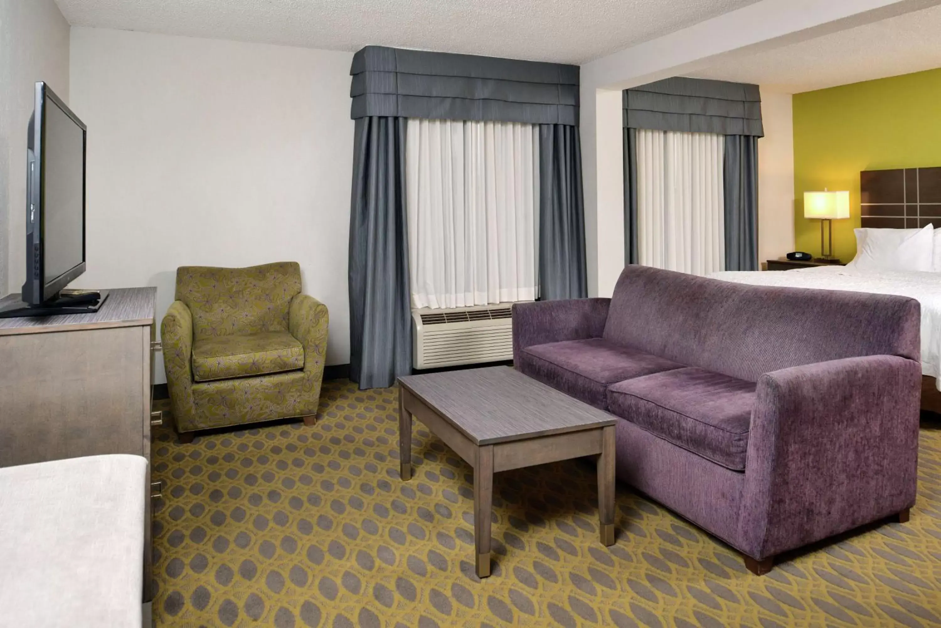 Bedroom, Seating Area in Hampton Inn Northwood