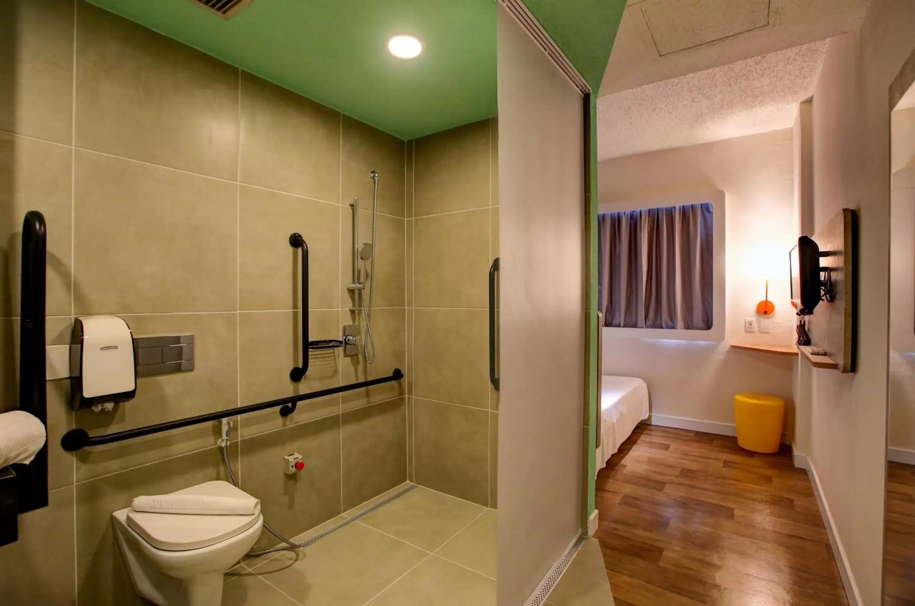 Shower, Bathroom in ibis budget Tambore
