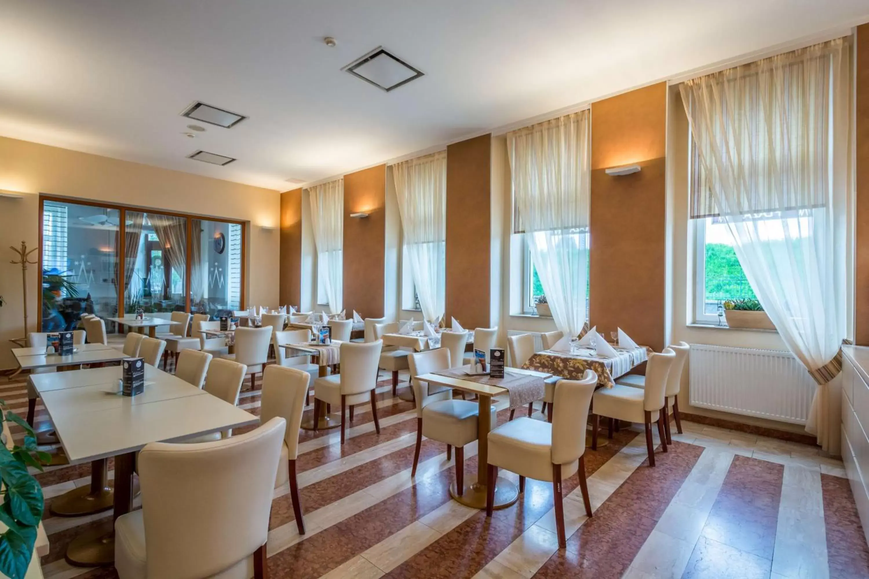 Restaurant/places to eat in Prague Centre Plaza Restaurant/places to eat in Prague Centre Plaza