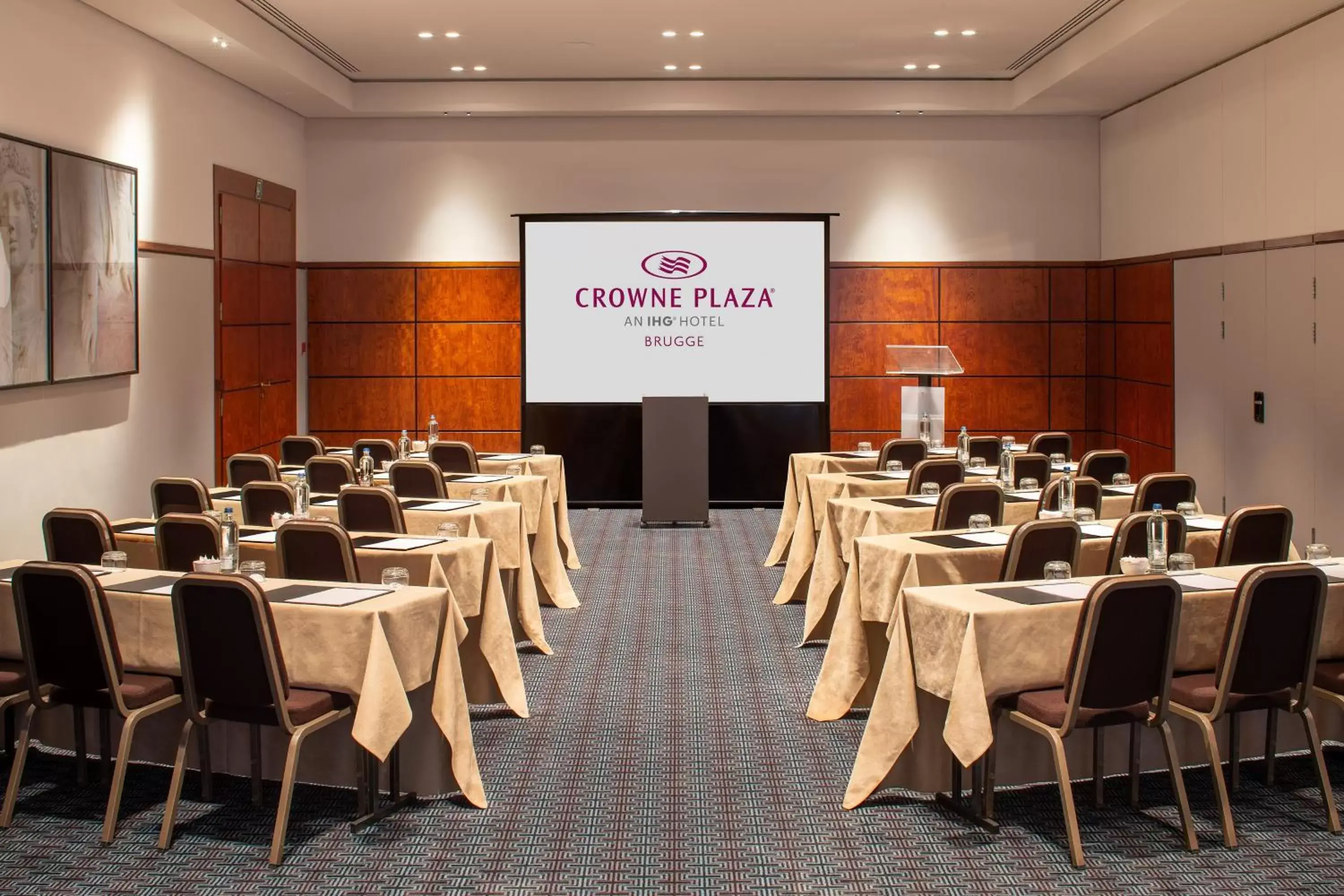 Meeting/conference room in Crowne Plaza Hotel Brugge, an IHG Hotel