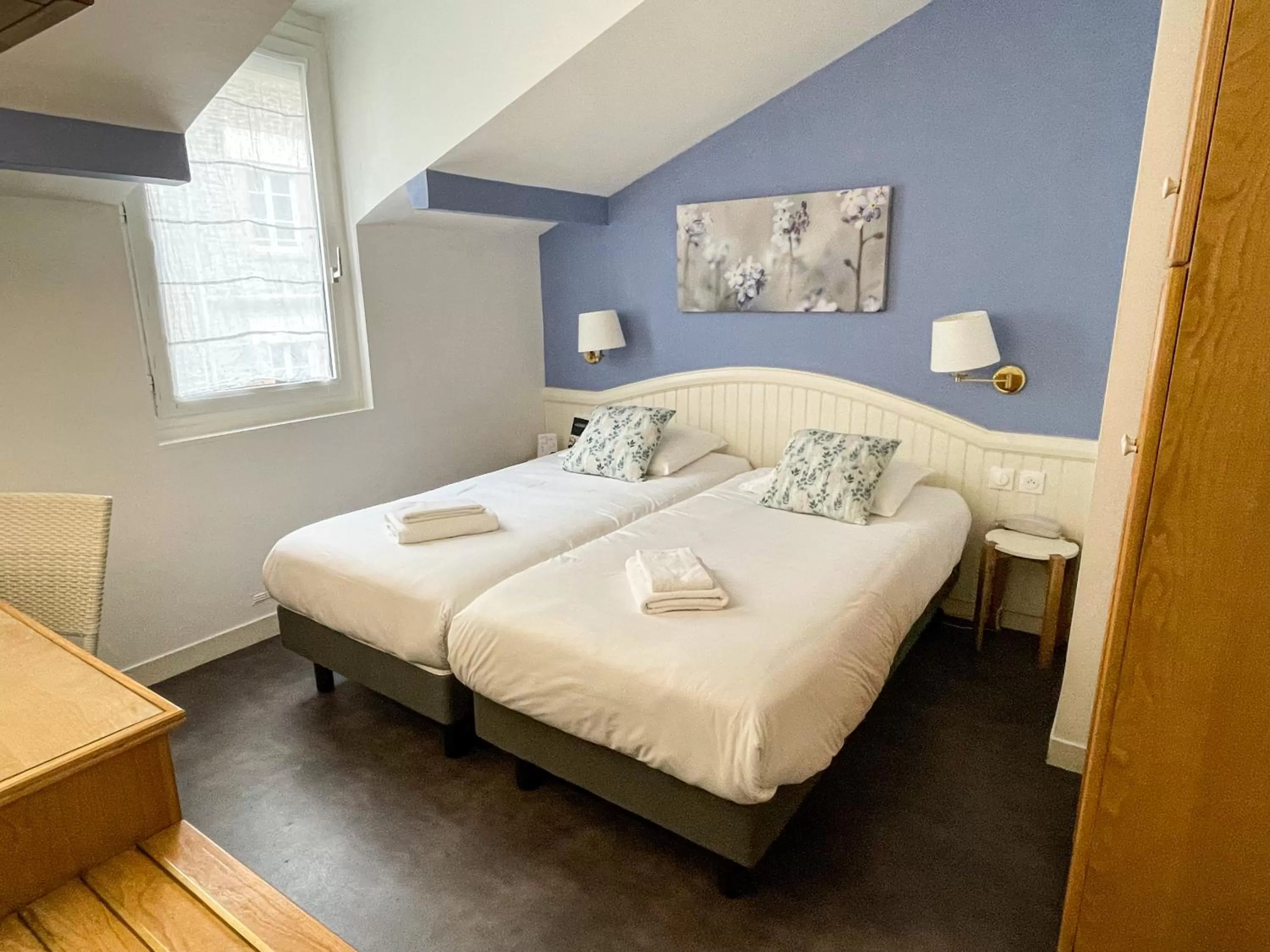 Bedroom, Bed in Garden Hotel Rennes Centre Gare