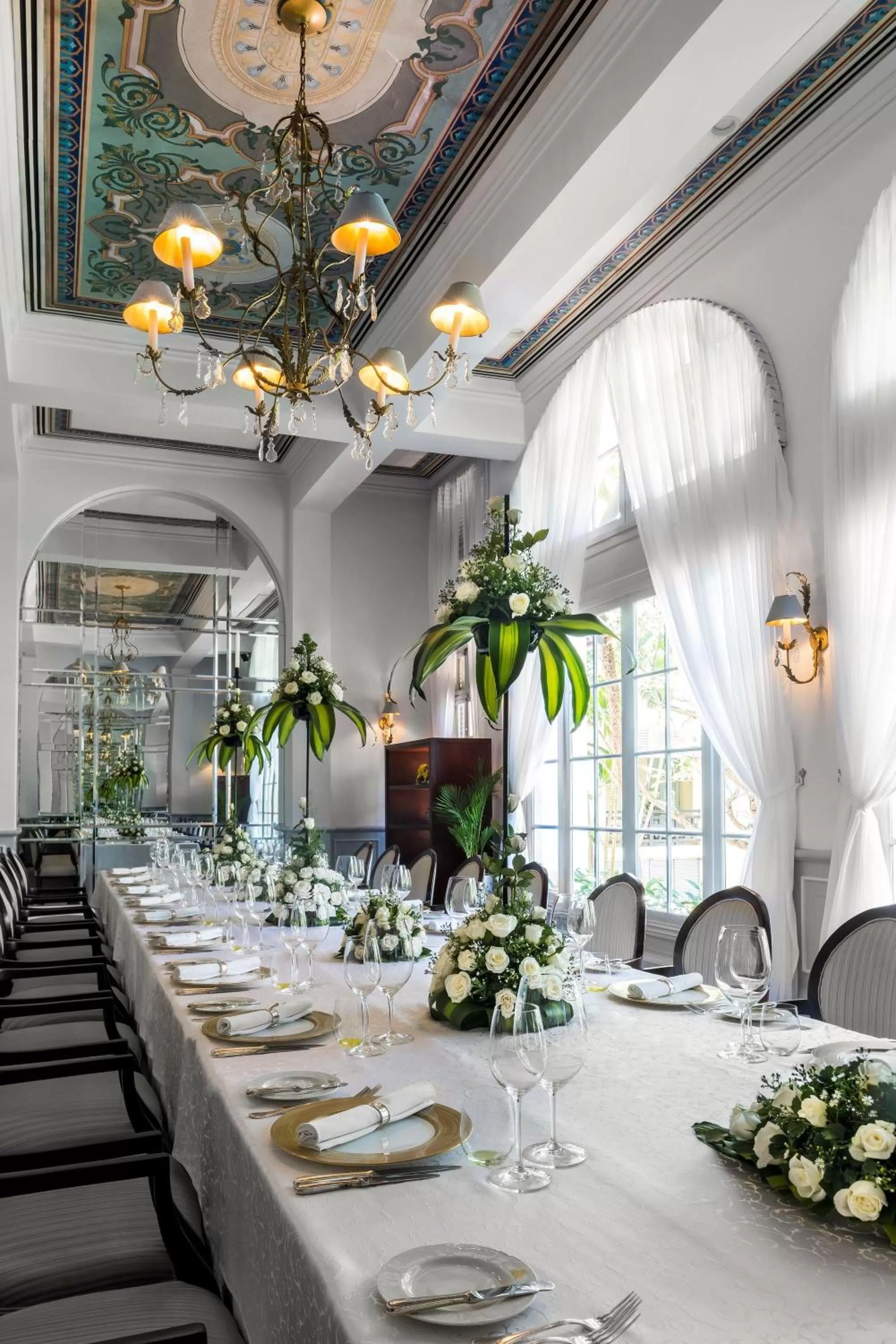 Restaurant/places to eat in Raffles Hotel Le Royal