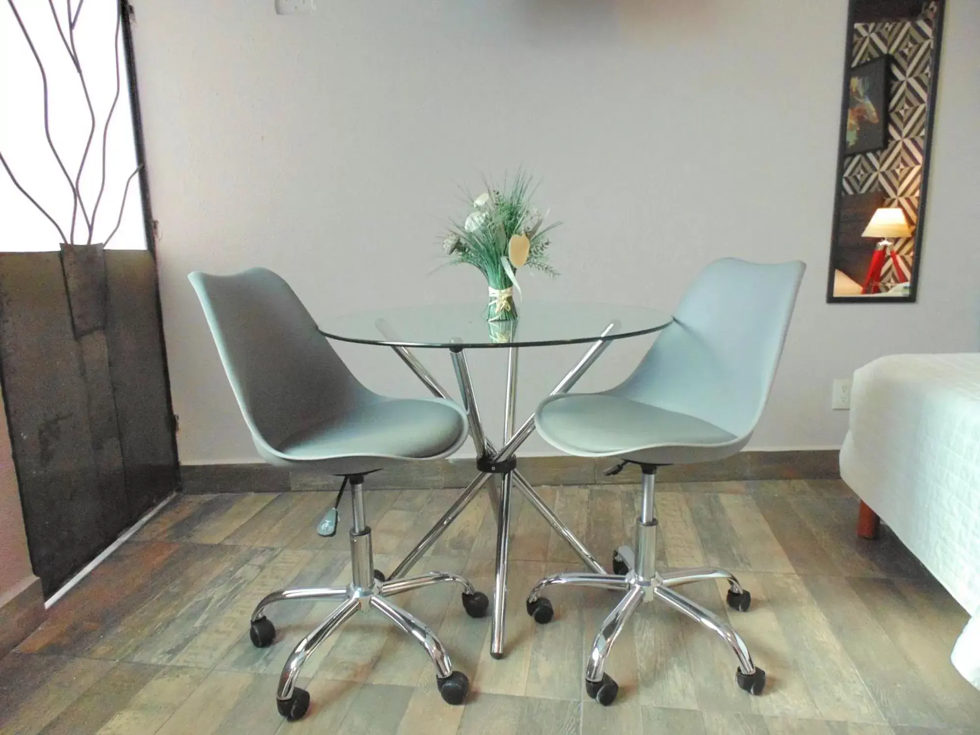 Dining area in Coyotito Beds Coyoacan, suites a tu alcance!!! Dining area in Coyotito Beds Coyoacan, suites a tu alcance!!!