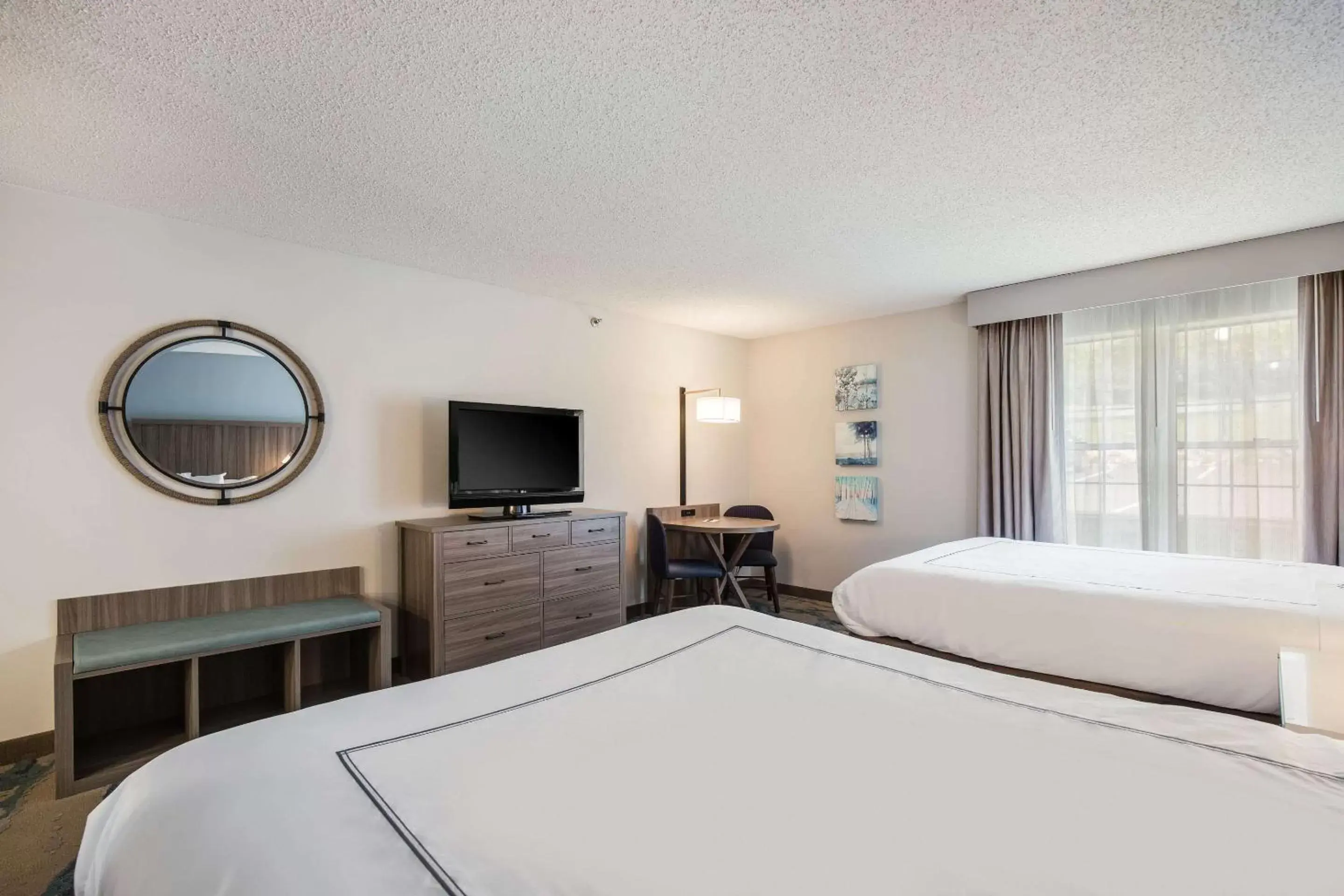 Bed in Heidel House Hotel and Conference Center, Ascend Hotel Collection