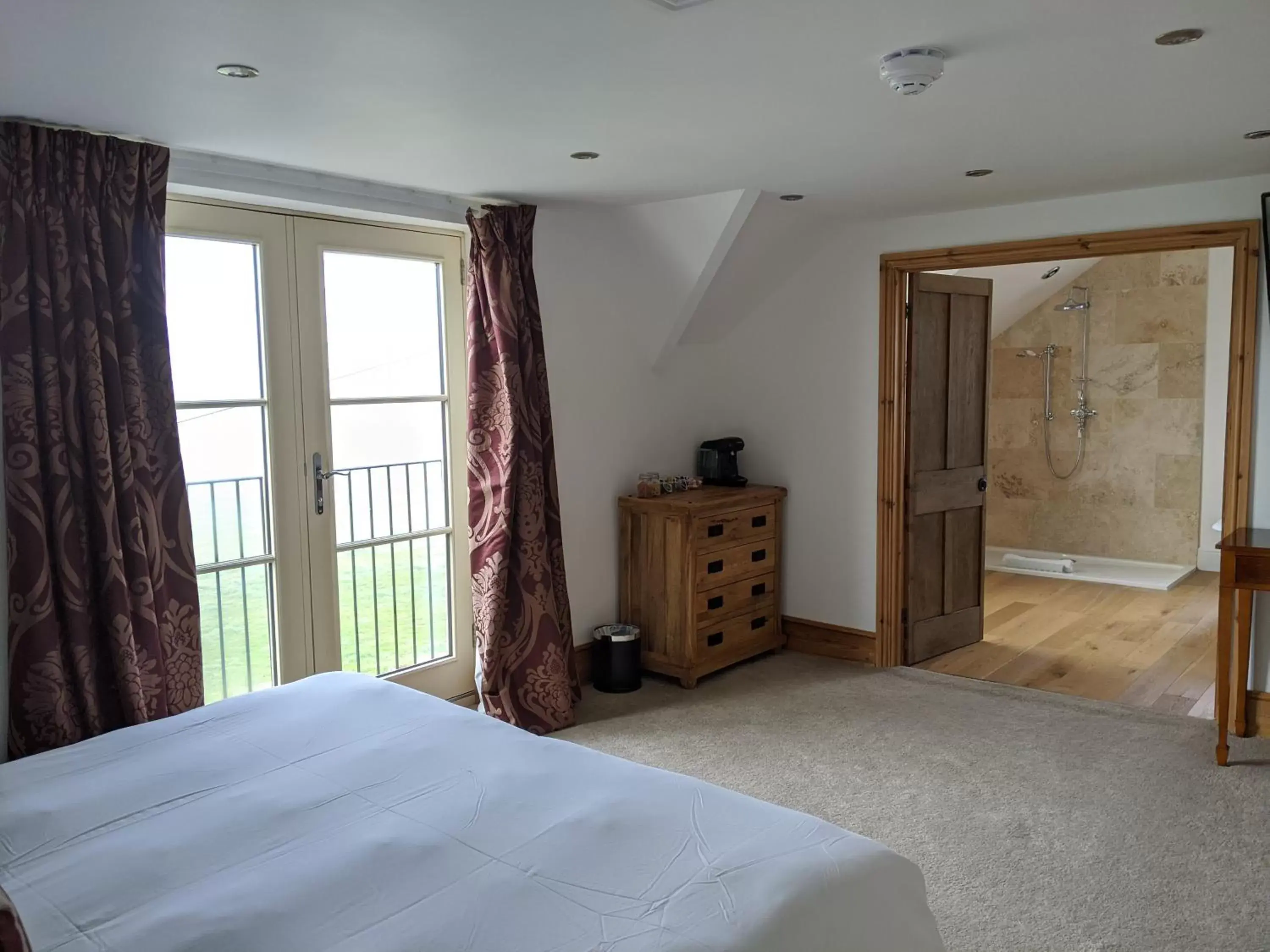 Bedroom, Bed in Elderbrook House