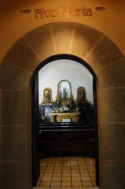 Place of worship, Restaurant/Places to Eat in La Torre del Vilar