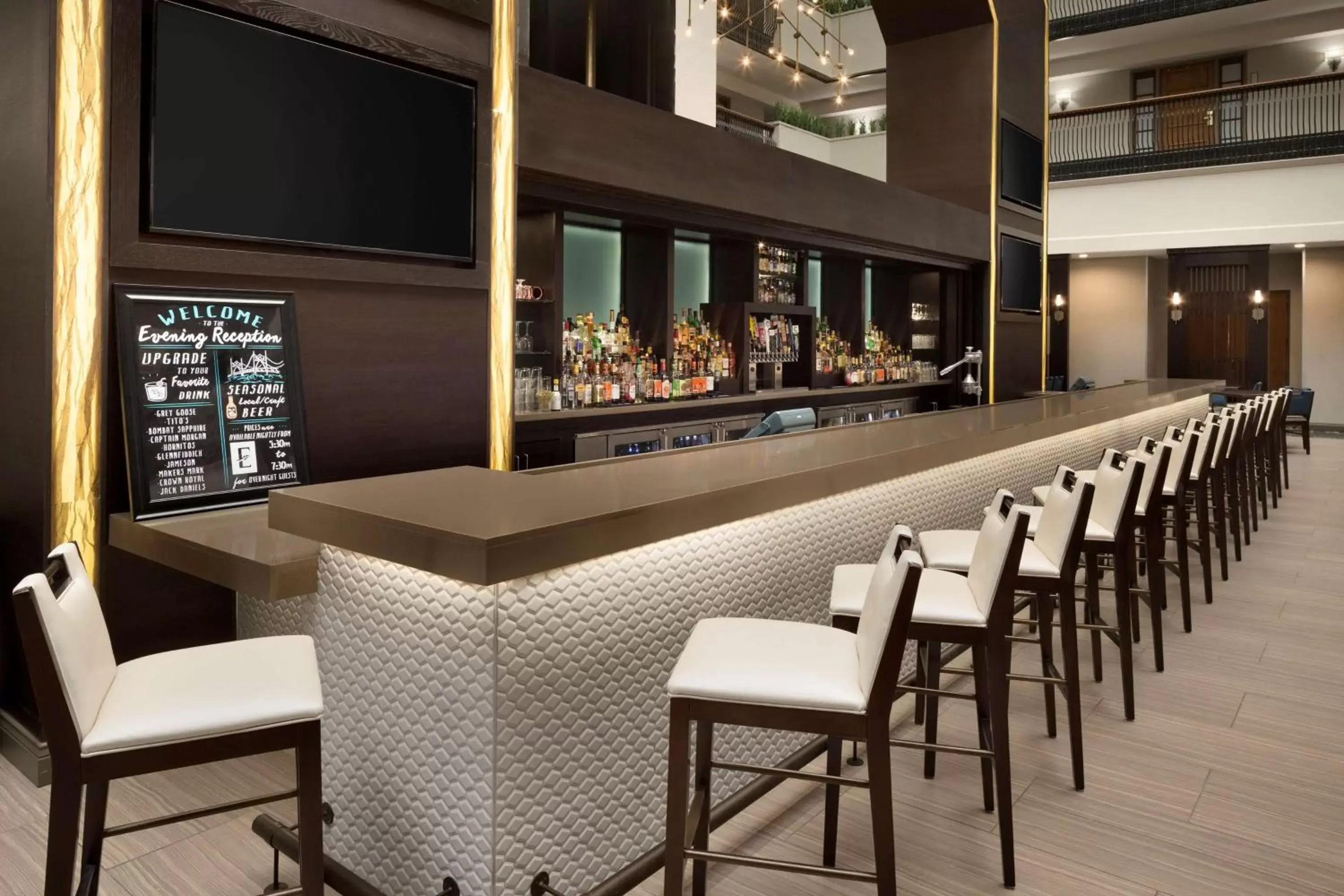 Lounge or bar, Lounge/Bar in Embassy Suites by Hilton Columbus