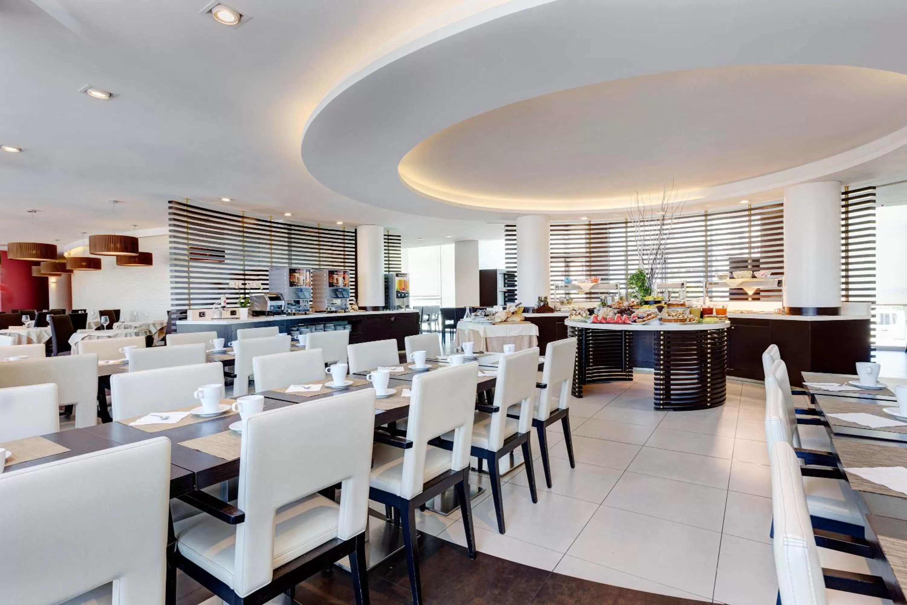 Restaurant/places to eat in iH Hotels Roma Z3