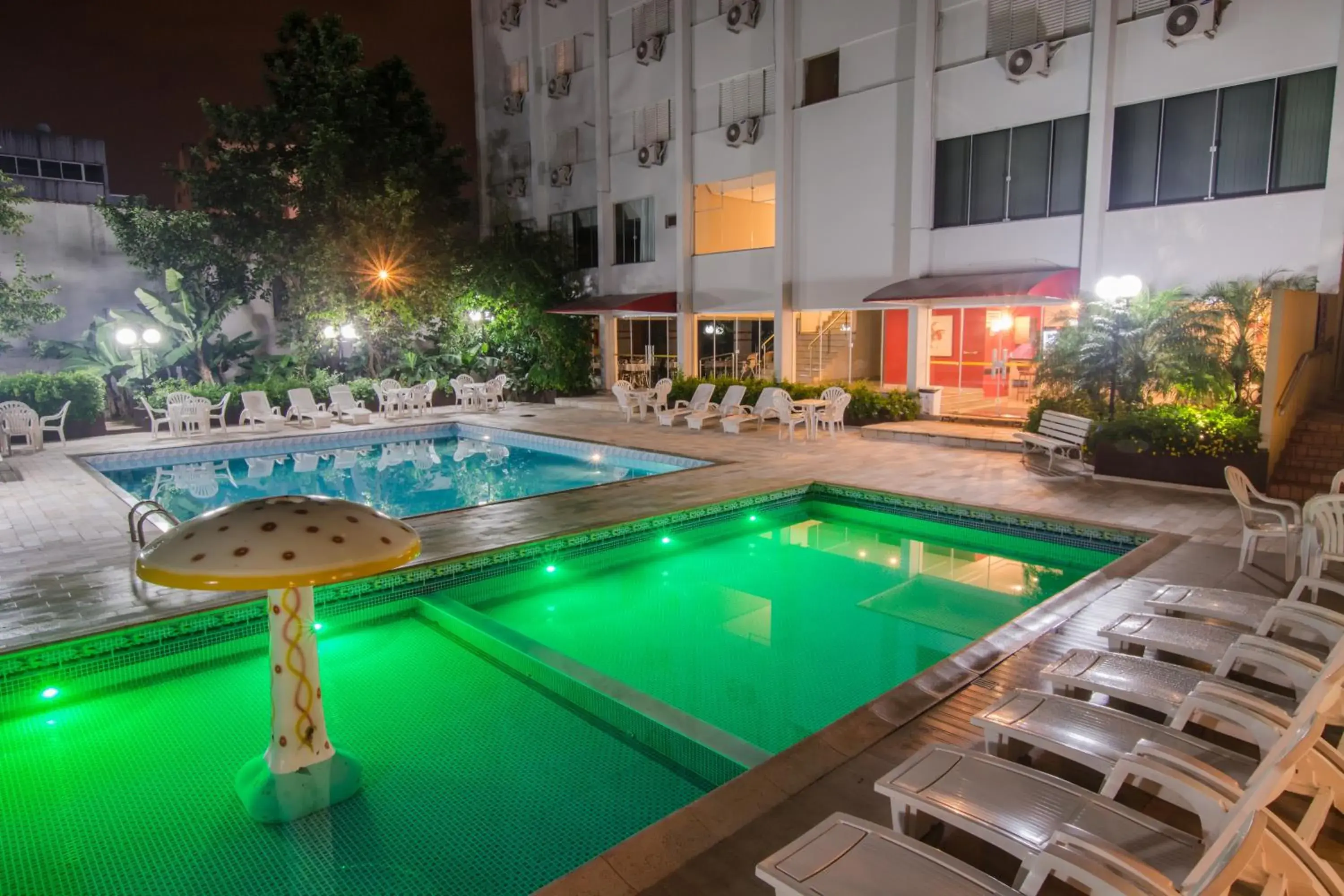 Night, Swimming Pool in San Juan Tour