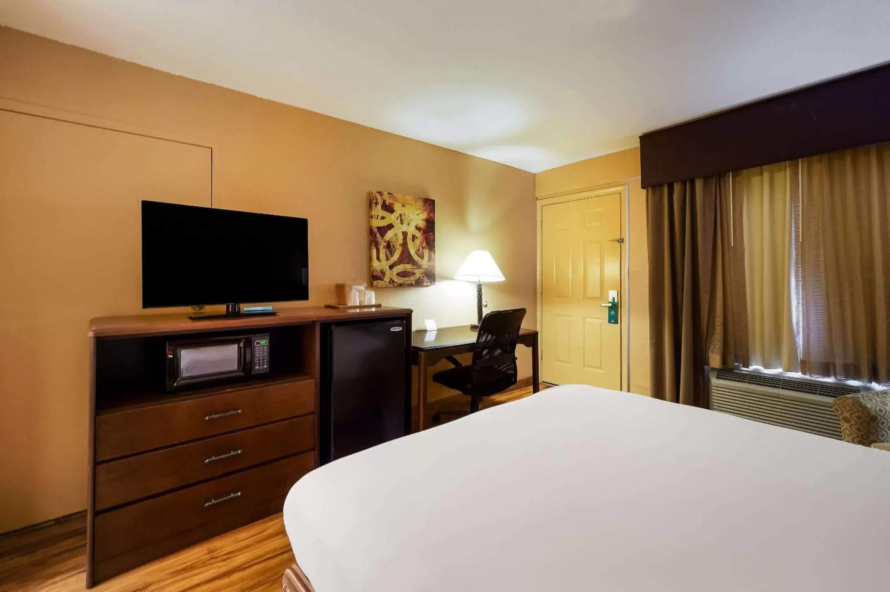 Bedroom, Bed in Quality Inn & Suites Bedroom, Bed in Quality Inn & Suites