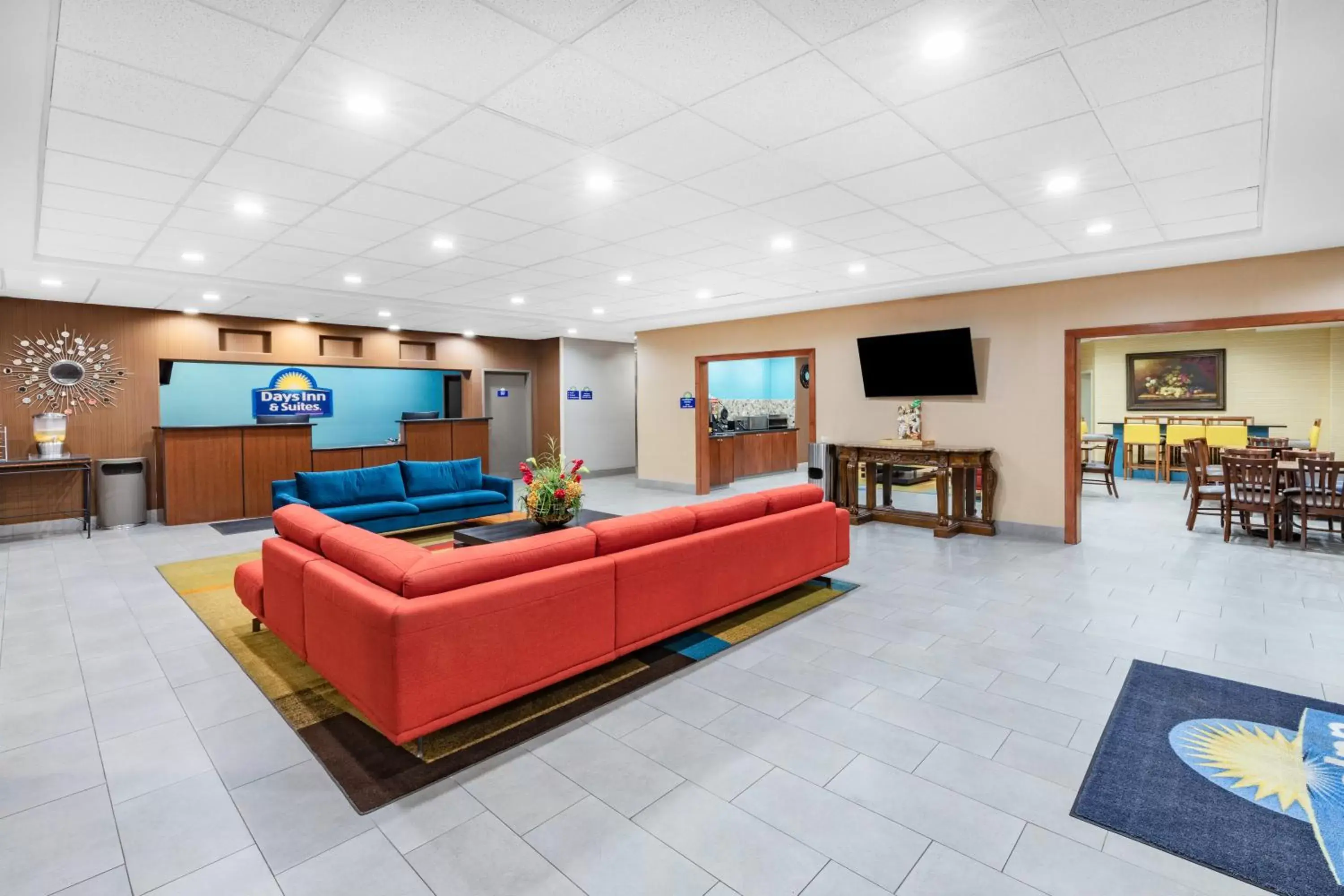 Seating area, Lobby/Reception in Days Inn & Suites by Wyndham San Antonio near AT&T Center