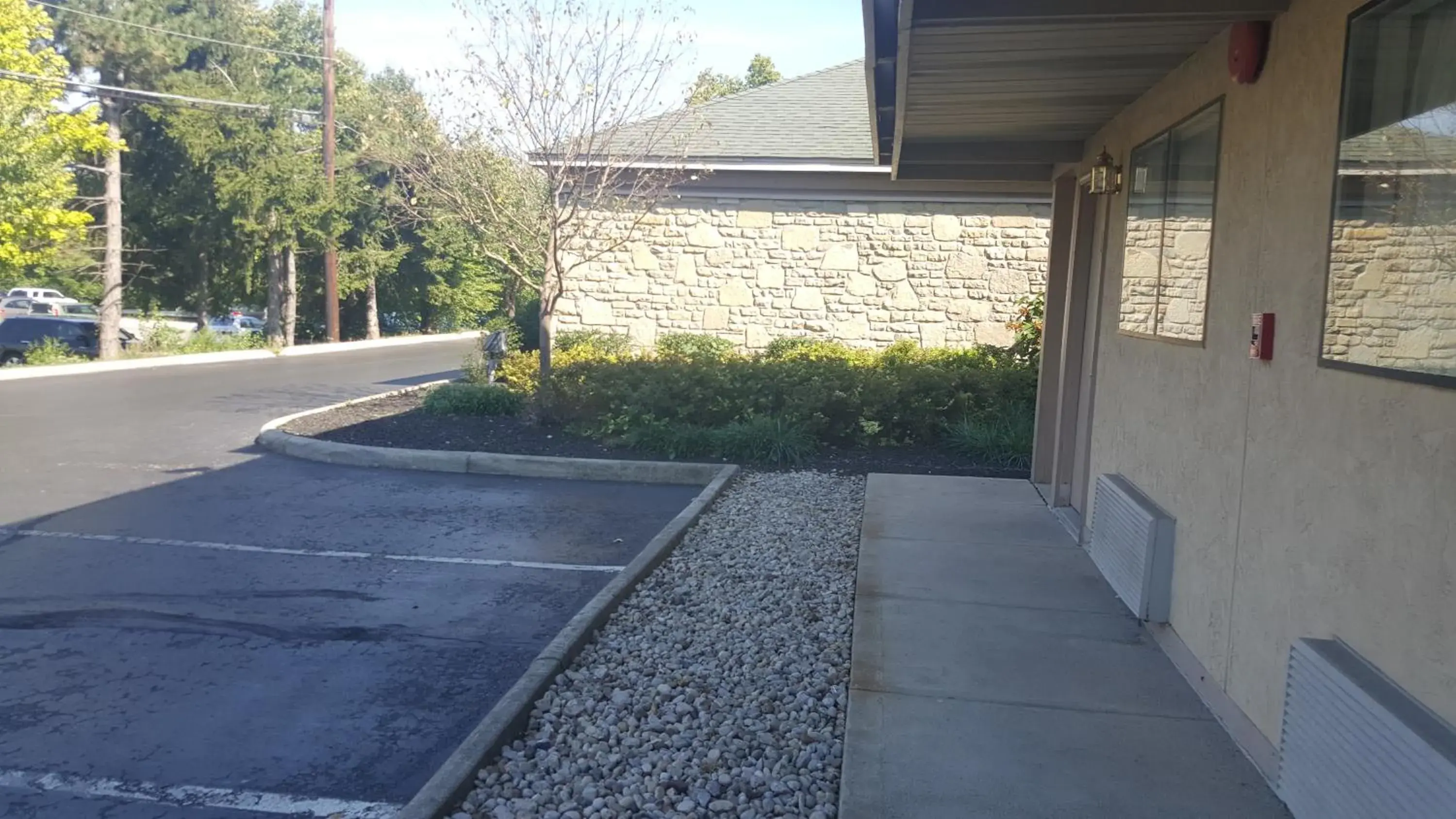 Facade/entrance, Patio/Outdoor Area in Motel 6-Columbus, OH - OSU