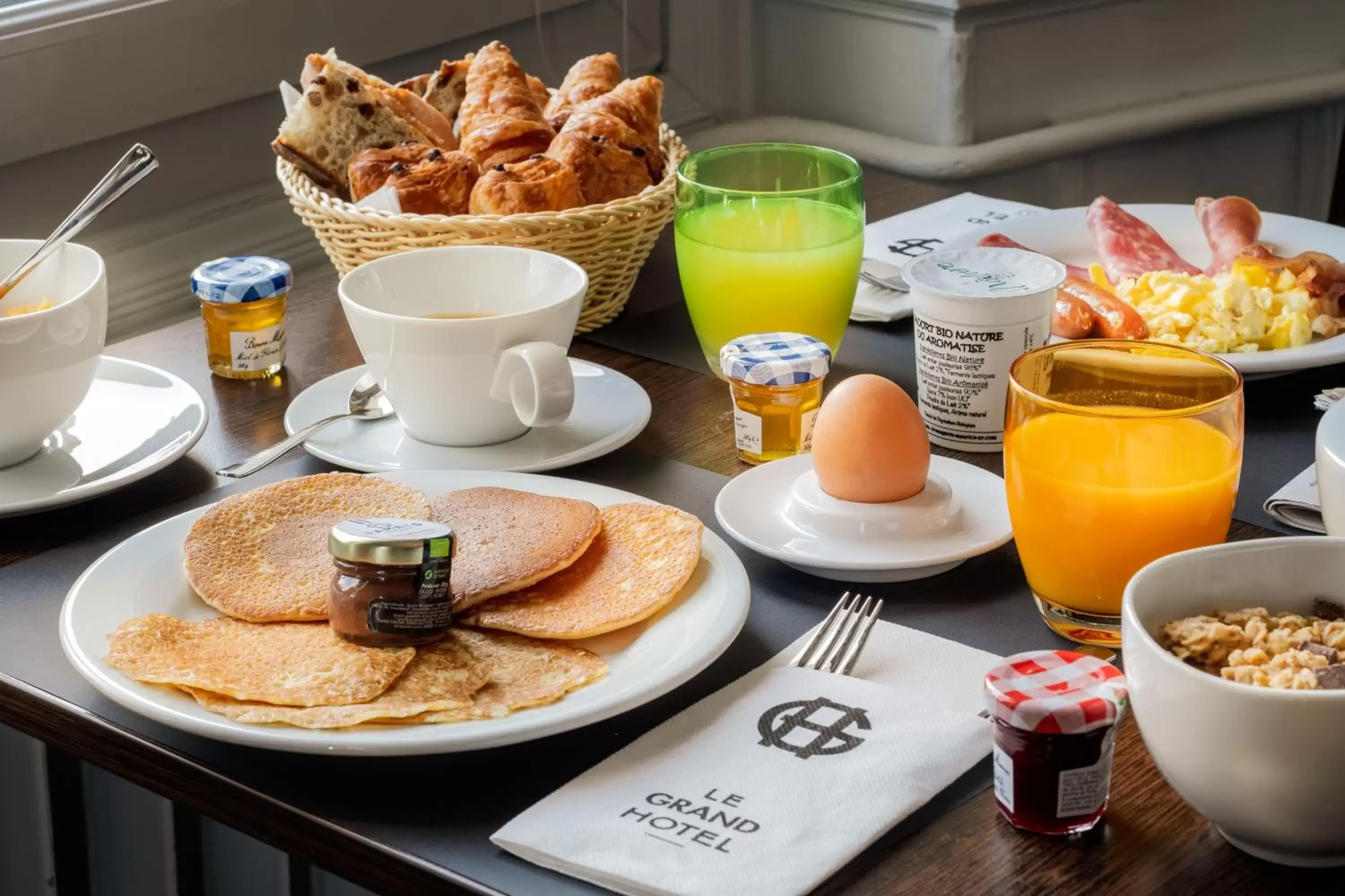 Dining area, Breakfast in Le Grand Hotel