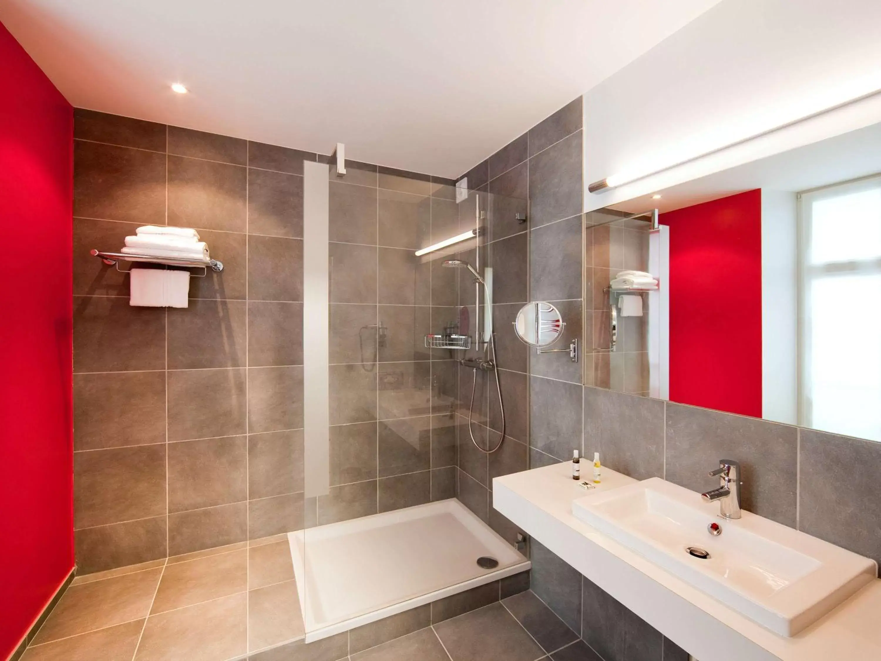 Bathroom in Hôtel Mercure Vittel