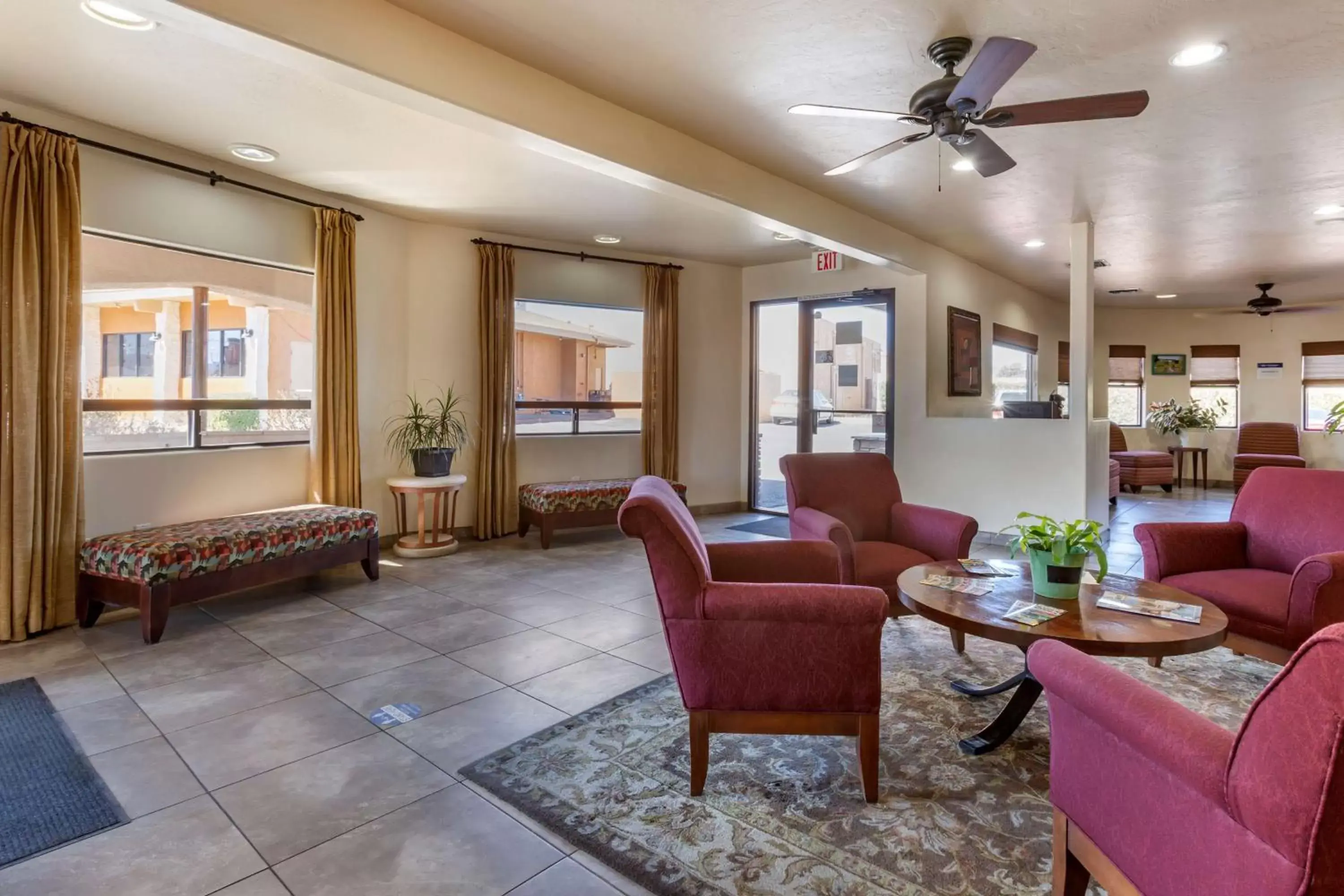 Lobby or reception, Seating Area in Best Western Cottonwood Inn