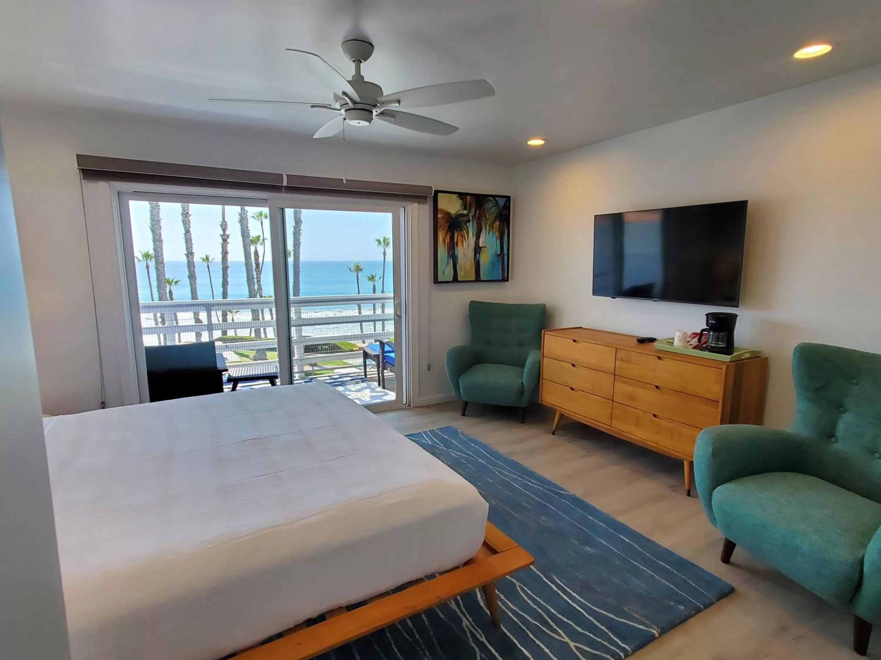 Photo of the whole room, Bed in Sea Horse Resort