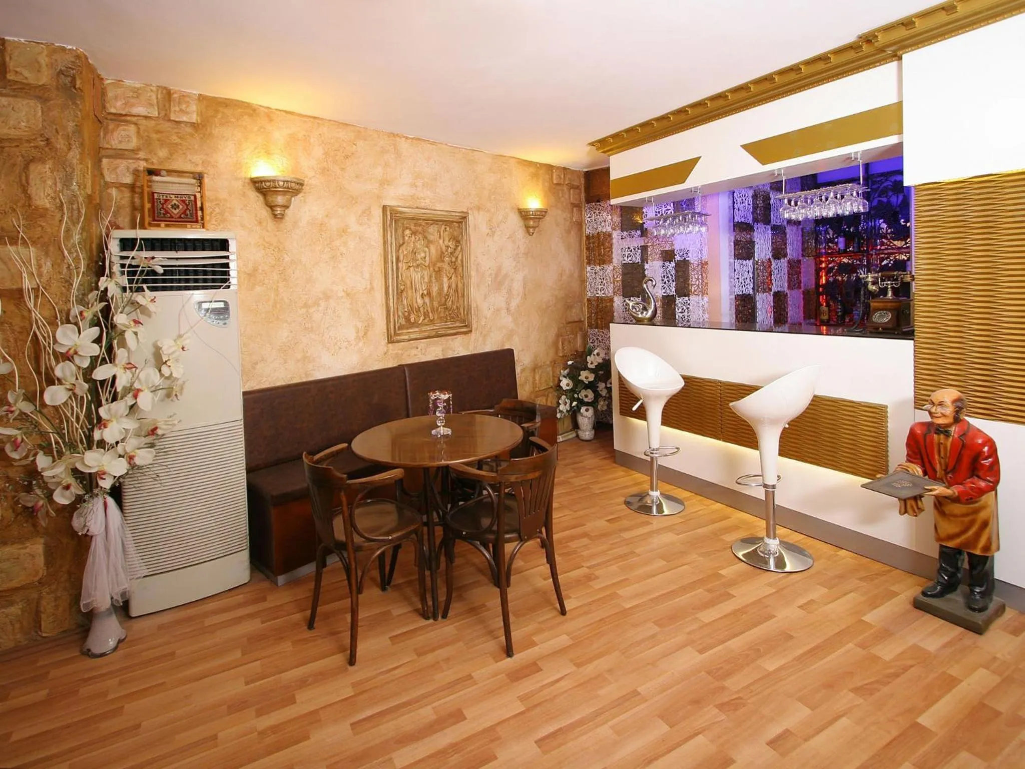 Lounge or bar in Maya Hotel