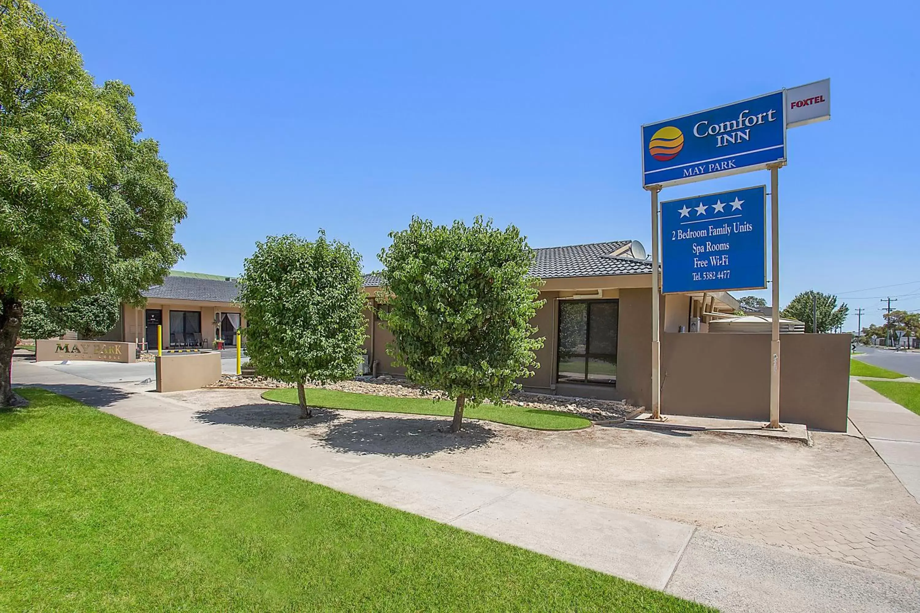 Property Building in Comfort Inn May Park