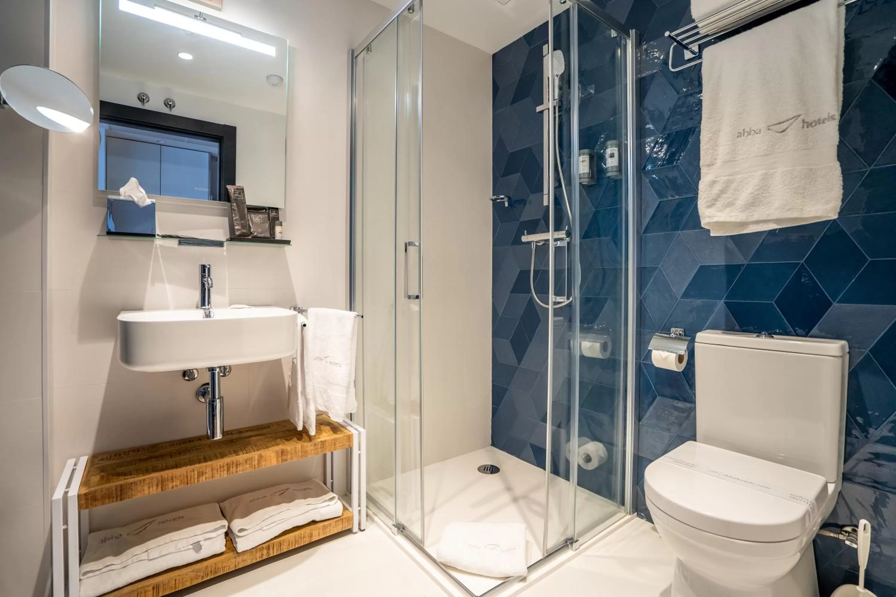 Bathroom in abba Apartments Playa de Gros San Sebastián