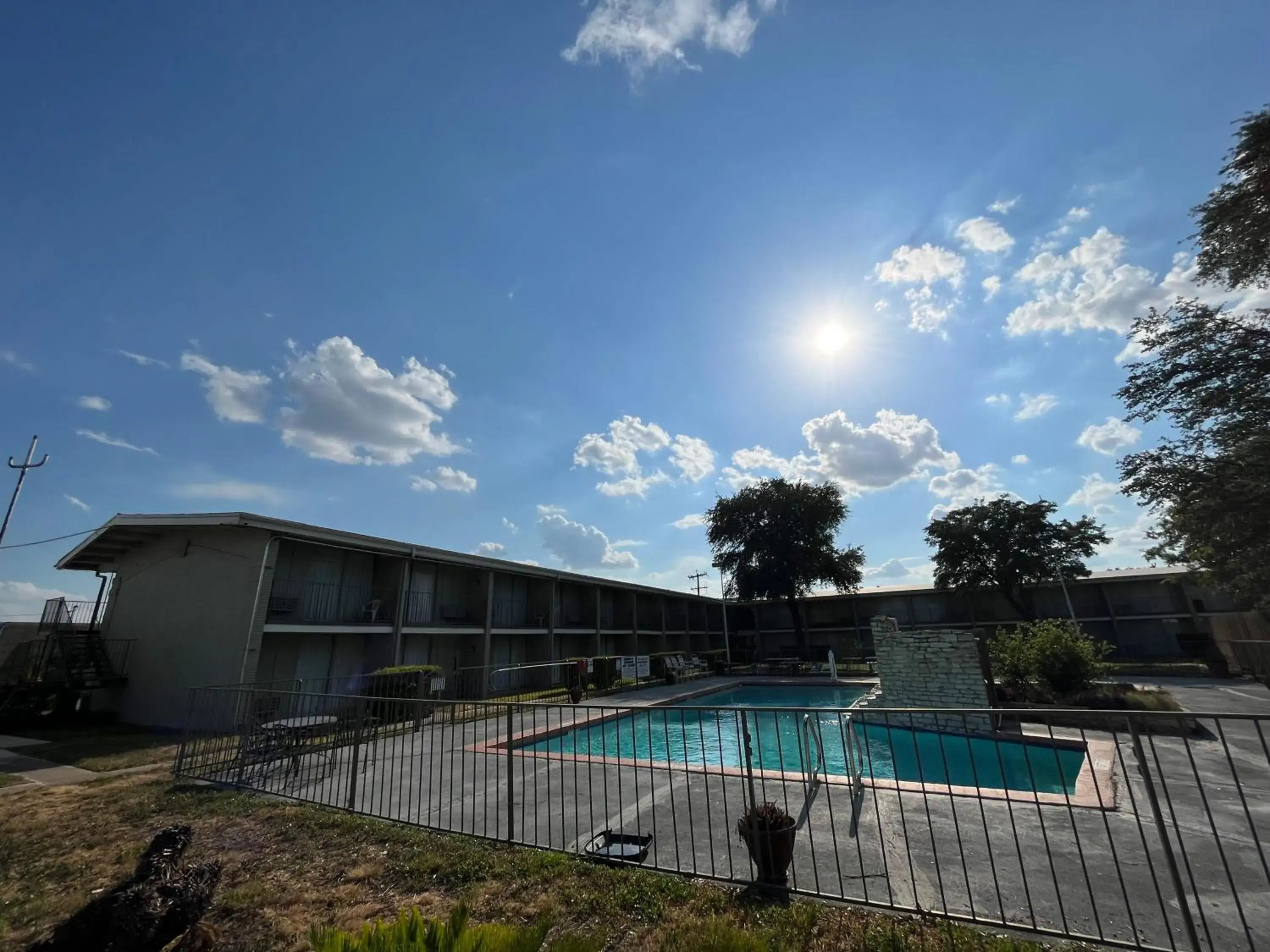 Property building, Swimming Pool in Mid Towne Inn & Suites