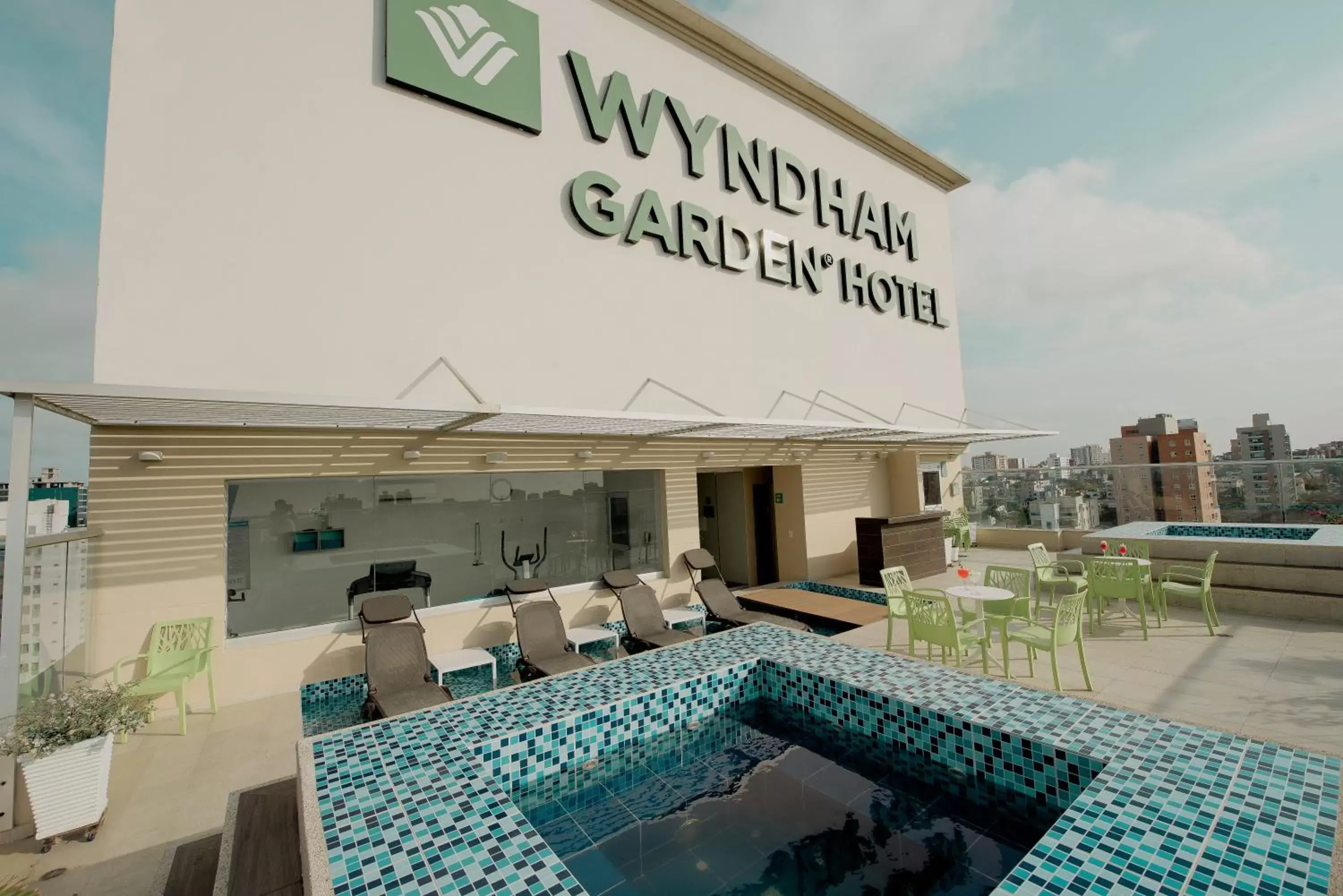 Swimming pool in Wyndham Garden Barranquilla