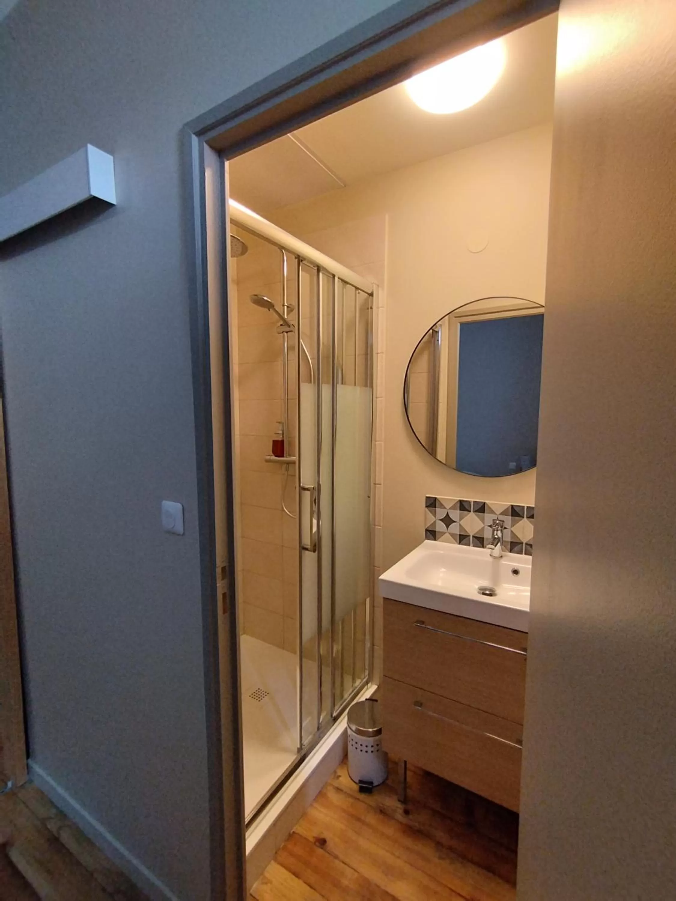 Shower in Gîte d'étape et de groupe du Clos Saint Roch