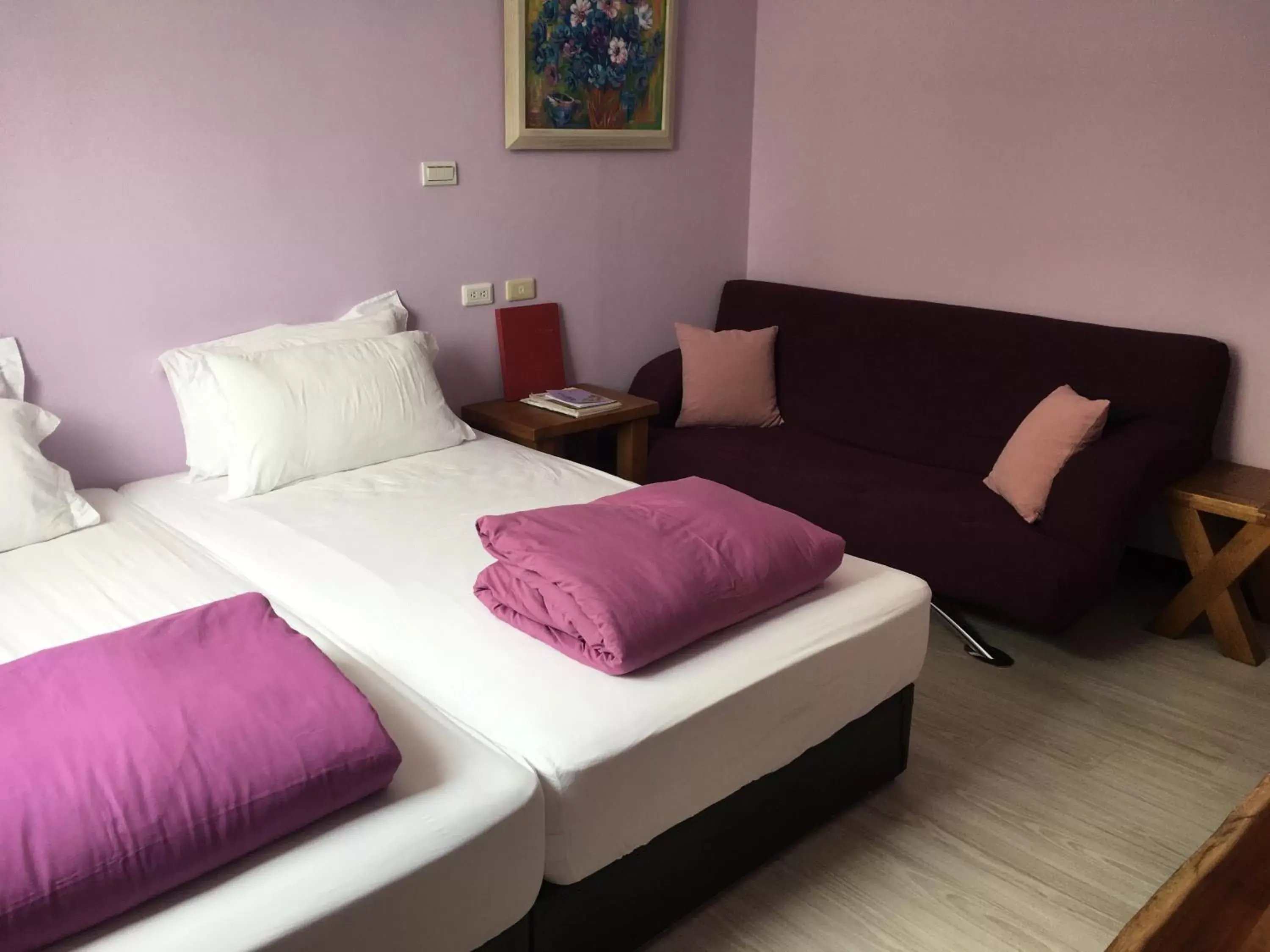 Standard Twin Room with Sofa in REST Book & Bed Standard Twin Room with Sofa in REST Book & Bed