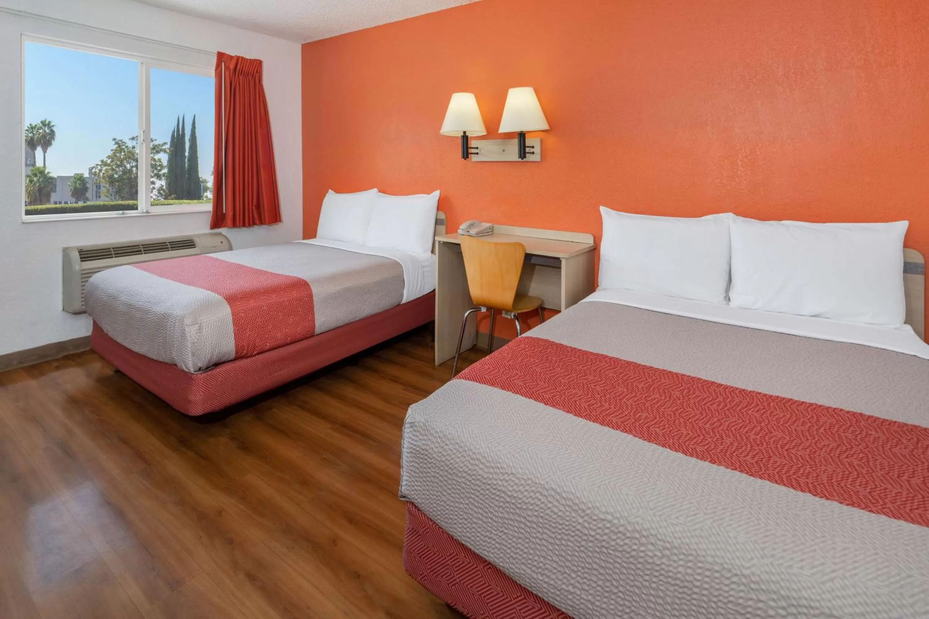 Photo of the whole room, Bed in Motel 6-Sepulveda, CA - Los Angeles - Van Nuys - North Hills